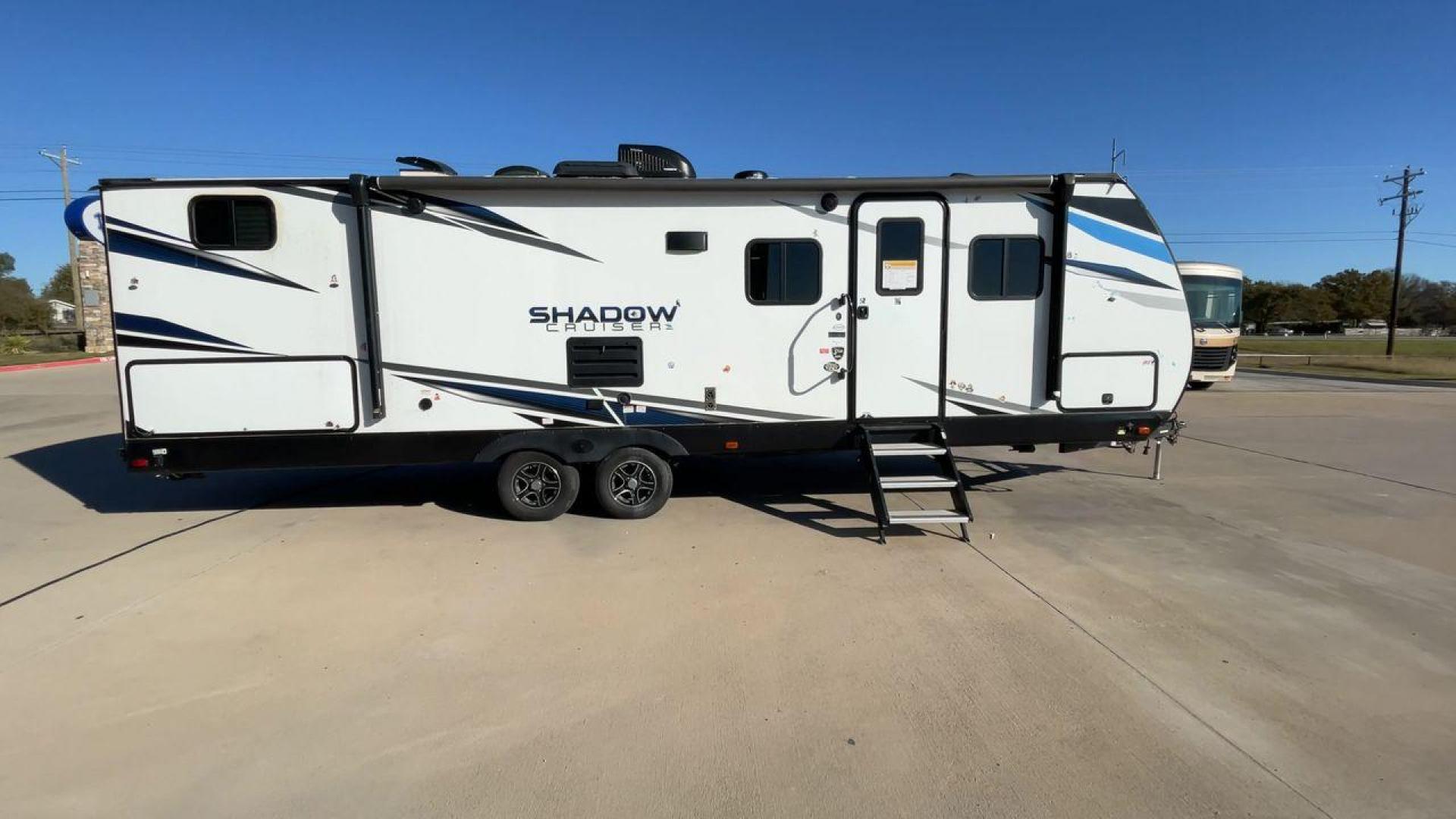 2022 HEARTLAND SHADOW CRUISER 280QB (5RXDB3228NN) , Length: 31.92 ft. | Dry Weight: 6,288 lbs. | Gross Weight: 7,816 lbs. | Slides: 1 transmission, located at 4319 N Main Street, Cleburne, TX, 76033, (817) 221-0660, 32.435829, -97.384178 - The 2022 Heartland Shadow Cruiser 280QB is a travel trailer designed with families in mind, offering a functional layout, modern amenities, and ample sleeping accommodations. Its lightweight design makes it easier to tow while still providing the space and features needed for memorable adventures. T - Photo#2