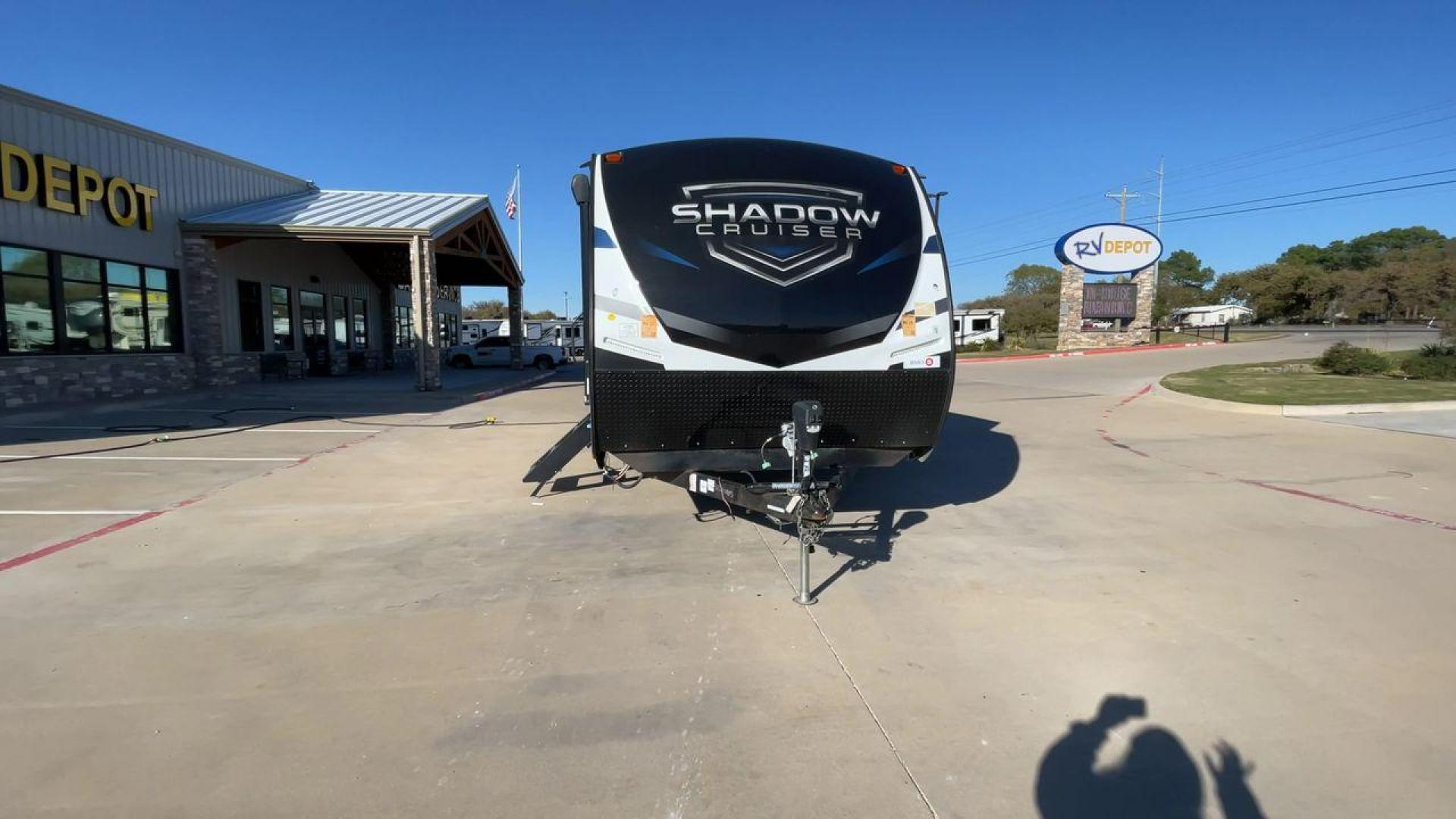 2022 HEARTLAND SHADOW CRUISER 280QB (5RXDB3228NN) , Length: 31.92 ft. | Dry Weight: 6,288 lbs. | Gross Weight: 7,816 lbs. | Slides: 1 transmission, located at 4319 N Main Street, Cleburne, TX, 76033, (817) 221-0660, 32.435829, -97.384178 - The 2022 Heartland Shadow Cruiser 280QB is a travel trailer designed with families in mind, offering a functional layout, modern amenities, and ample sleeping accommodations. Its lightweight design makes it easier to tow while still providing the space and features needed for memorable adventures. T - Photo#4