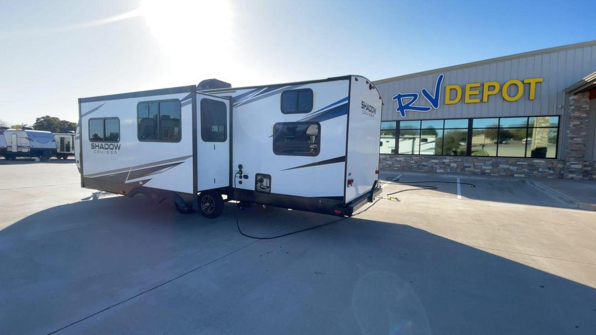 2022 HEARTLAND SHADOW CRUISER 280QB (5RXDB3228NN) , Length: 31.92 ft. | Dry Weight: 6,288 lbs. | Gross Weight: 7,816 lbs. | Slides: 1 transmission, located at 4319 N Main Street, Cleburne, TX, 76033, (817) 221-0660, 32.435829, -97.384178 - The 2022 Heartland Shadow Cruiser 280QB is a travel trailer designed with families in mind, offering a functional layout, modern amenities, and ample sleeping accommodations. Its lightweight design makes it easier to tow while still providing the space and features needed for memorable adventures. T - Photo#7