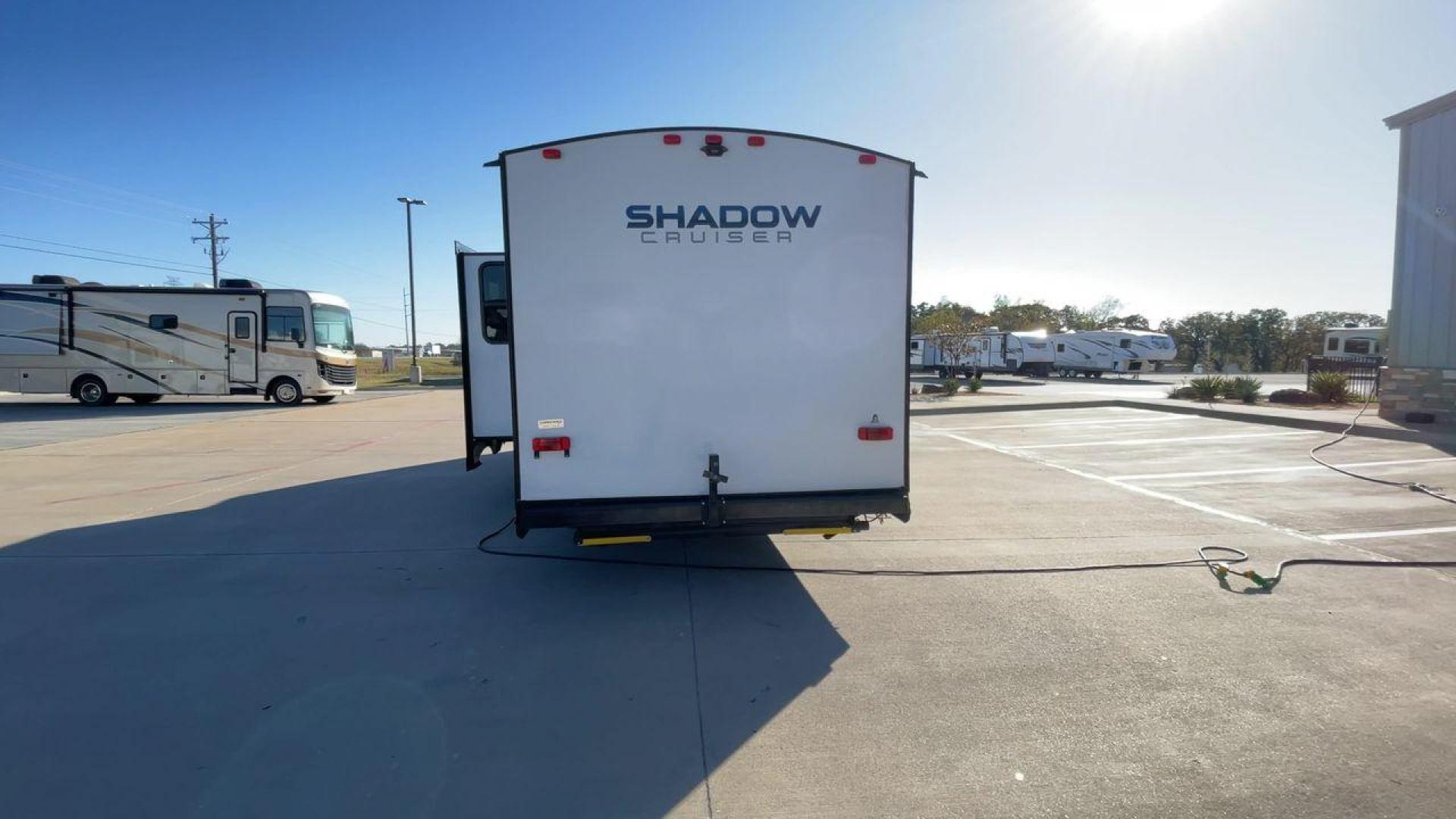 2022 HEARTLAND SHADOW CRUISER 280QB (5RXDB3228NN) , Length: 31.92 ft. | Dry Weight: 6,288 lbs. | Gross Weight: 7,816 lbs. | Slides: 1 transmission, located at 4319 N Main Street, Cleburne, TX, 76033, (817) 221-0660, 32.435829, -97.384178 - The 2022 Heartland Shadow Cruiser 280QB is a travel trailer designed with families in mind, offering a functional layout, modern amenities, and ample sleeping accommodations. Its lightweight design makes it easier to tow while still providing the space and features needed for memorable adventures. T - Photo#8