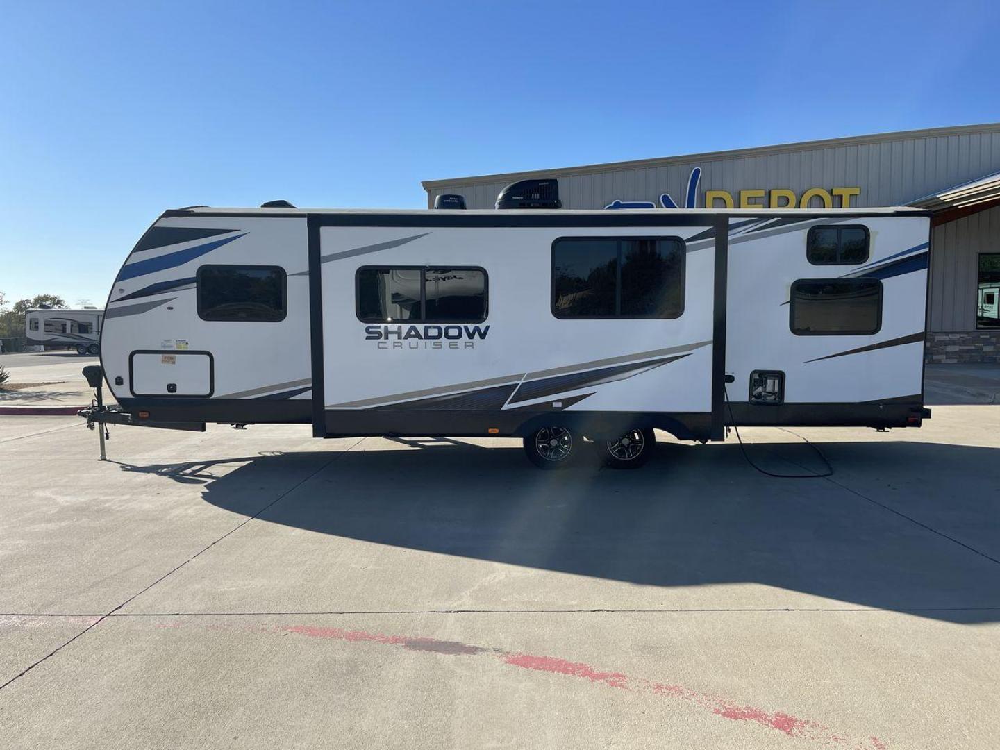 2022 HEARTLAND SHADOW CRUISER 280QB (5RXDB3228NN) , Length: 31.92 ft. | Dry Weight: 6,288 lbs. | Gross Weight: 7,816 lbs. | Slides: 1 transmission, located at 4319 N Main Street, Cleburne, TX, 76033, (817) 221-0660, 32.435829, -97.384178 - The 2022 Heartland Shadow Cruiser 280QB is a travel trailer designed with families in mind, offering a functional layout, modern amenities, and ample sleeping accommodations. Its lightweight design makes it easier to tow while still providing the space and features needed for memorable adventures. T - Photo#24