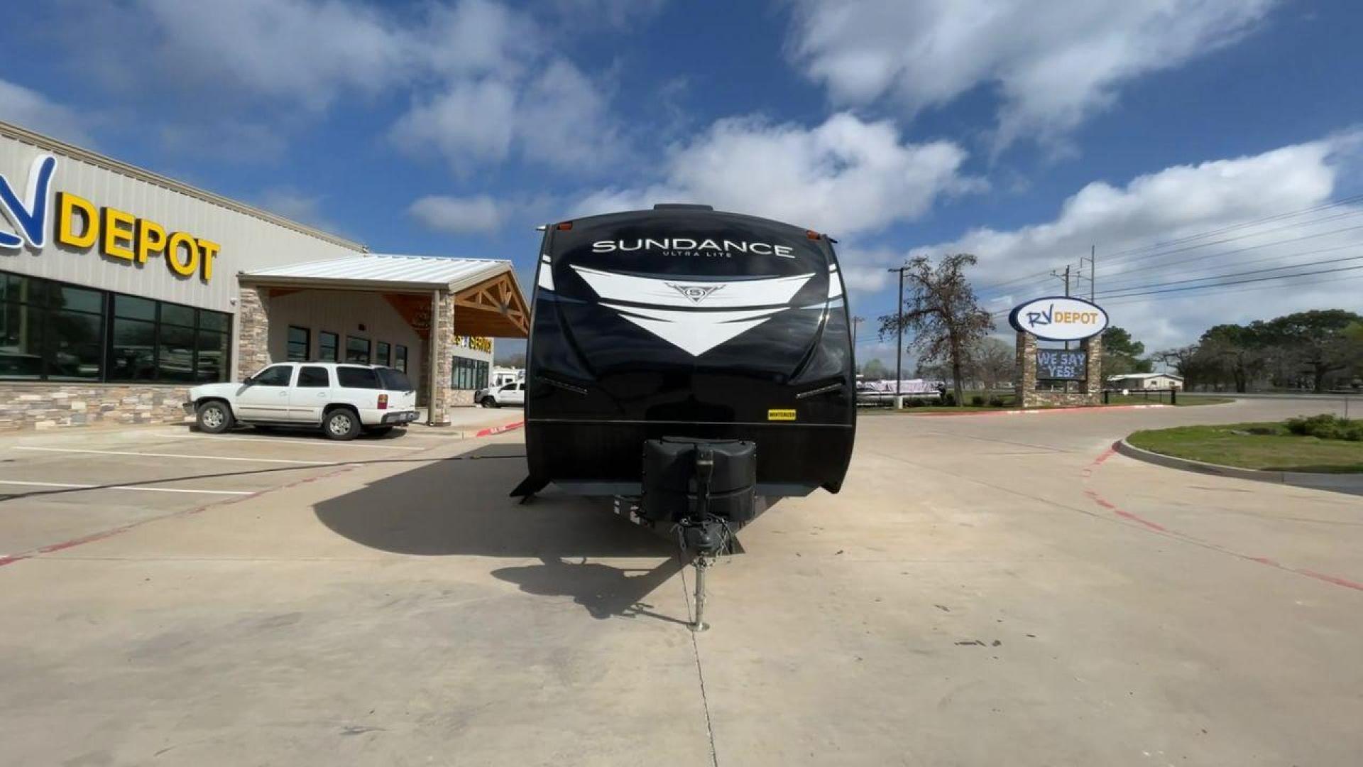 2022 HEARTLAND SUNDANCE 265BH (5SFSB3129NE) , located at 4319 N Main Street, Cleburne, TX, 76033, (817) 221-0660, 32.435829, -97.384178 - Photo#4