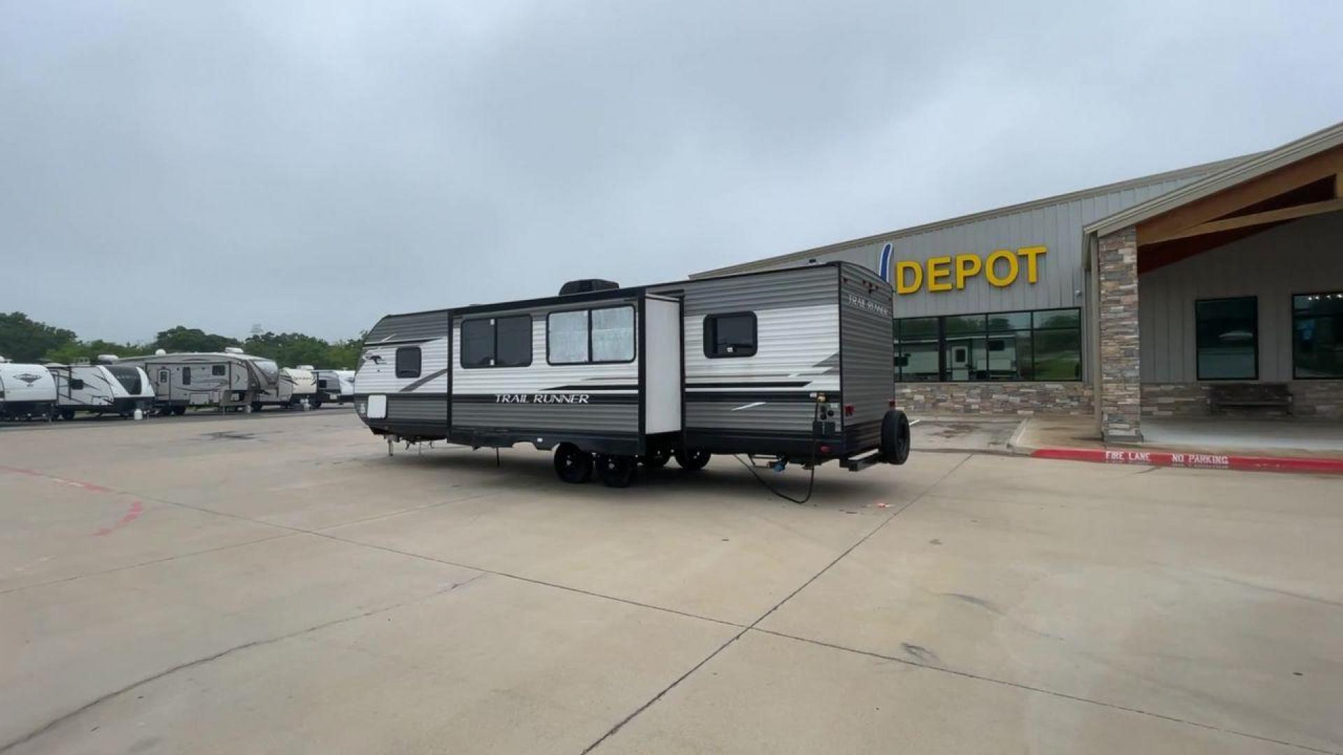 2022 HEARTLAND TRAIL RUNNER 31DB (5SFEB3724NE) , Length: 36.92 ft. | Dry Weight: 7,040 lbs. | Gross Weight: 9,642 lbs. | Slides: 1 transmission, located at 4319 N Main Street, Cleburne, TX, 76033, (817) 221-0660, 32.435829, -97.384178 - The 2022 Heartland Trail Runner 31DB is a flexible, family-friendly travel trailer that will make your camping trip more enjoyable. With a length of 36.92 feet and a dry weight of 7,040 pounds, this trailer gives you plenty of room and comfort for your trips. The gross weight of 9,642 pounds means t - Photo#7