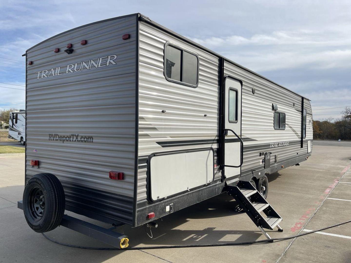 2022 HEARTLAND TRAIL RUNNER 31DB (5SFEB372XNE) , Length: 36.92 ft. | Dry Weight: 7,040 lbs. | Gross Weight: 9,642 lbs. | Slides: 1 transmission, located at 4319 N Main Street, Cleburne, TX, 76033, (817) 221-0660, 32.435829, -97.384178 - The 2022 Heartland Trail Runner 31DB has a robust and functional exterior design with modern accents. The front cap of the RV is curved for better aerodynamics, with the bold Trail Runner logo prominently displayed. The front also features a black diamond-plate guard, which offers protection from de - Photo#25