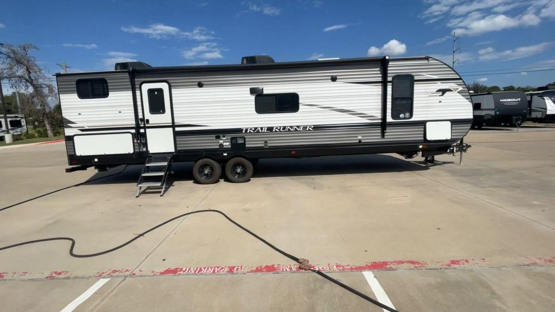 2022 HEARTLAND TRAIL RUNNER 31DB (5SFEB3722NE) , Length: 36.92 ft. | Dry Weight: 7,040 lbs. | Gross Weight: 9,642 lbs. | Slides: 1 transmission, located at 4319 N Main Street, Cleburne, TX, 76033, (817) 221-0660, 32.435829, -97.384178 - Photo#2