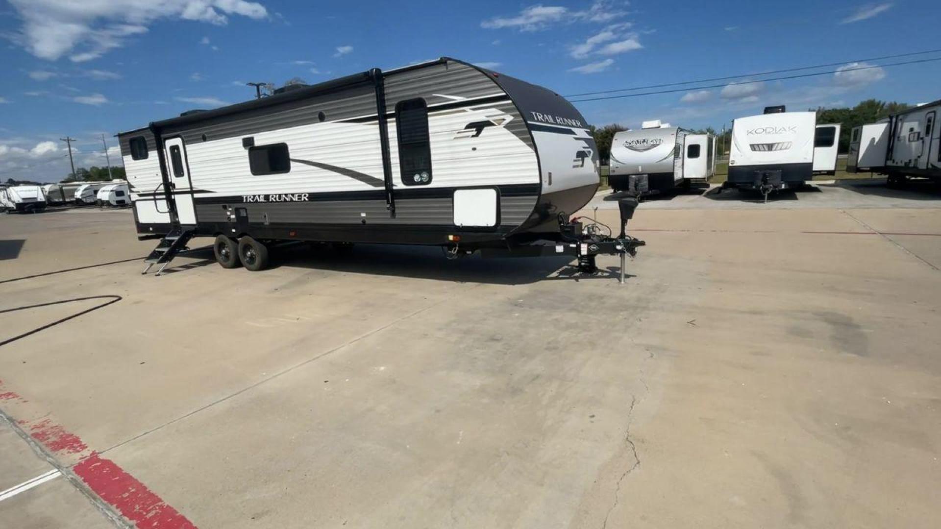 2022 HEARTLAND TRAIL RUNNER 31DB (5SFEB3722NE) , Length: 36.92 ft. | Dry Weight: 7,040 lbs. | Gross Weight: 9,642 lbs. | Slides: 1 transmission, located at 4319 N Main Street, Cleburne, TX, 76033, (817) 221-0660, 32.435829, -97.384178 - Photo#3