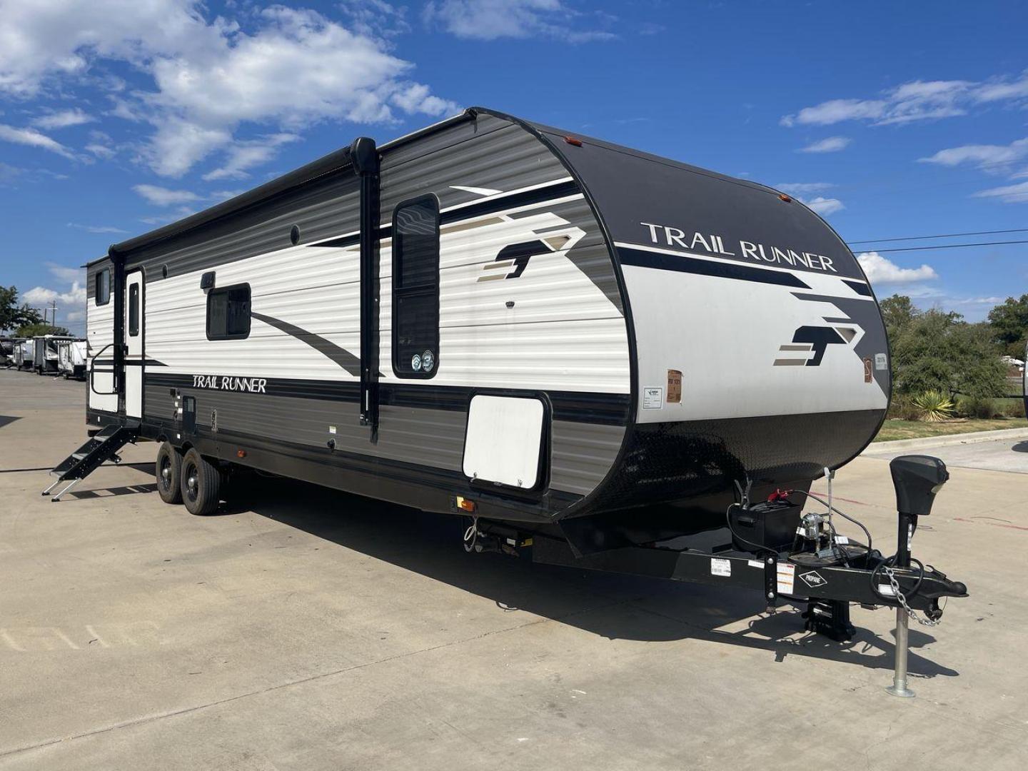 2022 HEARTLAND TRAIL RUNNER 31DB (5SFEB3722NE) , Length: 36.92 ft. | Dry Weight: 7,040 lbs. | Gross Weight: 9,642 lbs. | Slides: 1 transmission, located at 4319 N Main Street, Cleburne, TX, 76033, (817) 221-0660, 32.435829, -97.384178 - Photo#23