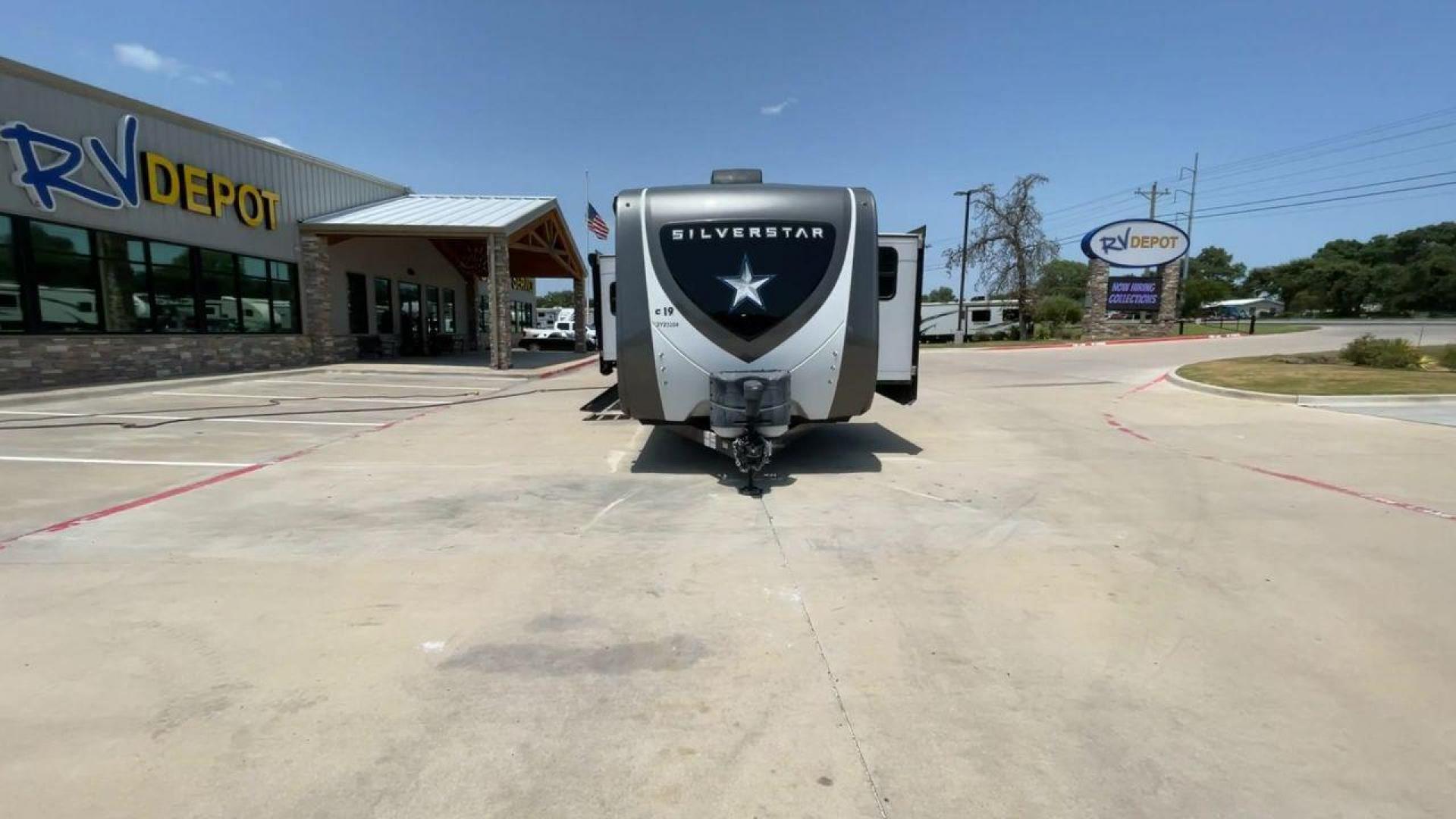 2022 HIGHLAND RIDGE SILVERSTAR 338BHS (58TBH0BU1N3) , Length: 39.8 ft. | Dry Weight: 10,415 lbs. | Gross Weight: 12,000 lbs. | Slides: 4 transmission, located at 4319 N Main Street, Cleburne, TX, 76033, (817) 221-0660, 32.435829, -97.384178 - Photo#4