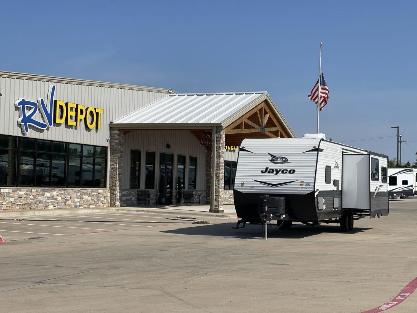 2022 JAYCO JAYFLIGHT 265RLS (1UJBJ0BP5N1) , Length: 31.08 ft. | Dry Weight: 5,990 lbs. | Gross Weight: 7,150 lbs. | Slides: 1 transmission, located at 4319 N Main Street, Cleburne, TX, 76033, (817) 221-0660, 32.435829, -97.384178 - Photo#0