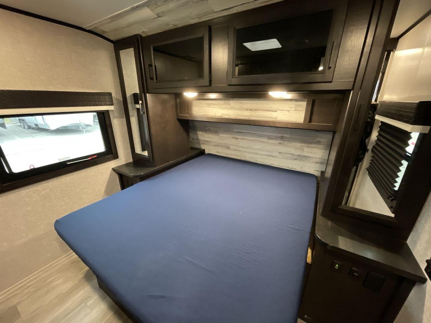 2022 JAYCO JAY FLIGHT 27BHB (1UJBJ0BR1N1) , located at 4319 N Main Street, Cleburne, TX, 76033, (817) 221-0660, 32.435829, -97.384178 - Photo#16