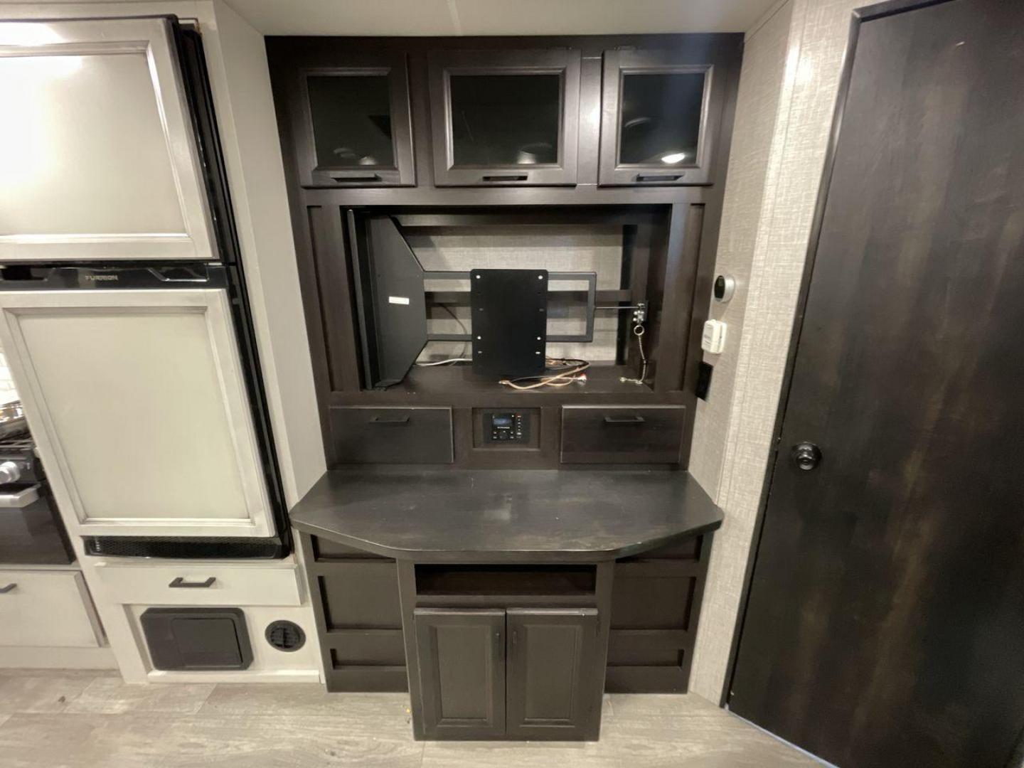 2022 JAYCO JAY FLIGHT 27BHB (1UJBJ0BR1N1) , located at 4319 N Main Street, Cleburne, TX, 76033, (817) 221-0660, 32.435829, -97.384178 - Photo#19