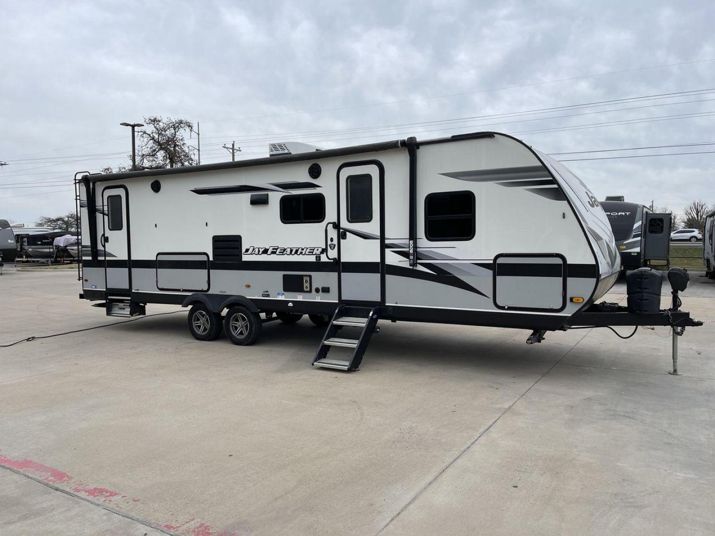 2022 JAYCO JAY FLIGHT 27BHB (1UJBJ0BR1N1) , located at 4319 N Main Street, Cleburne, TX, 76033, (817) 221-0660, 32.435829, -97.384178 - Photo#23