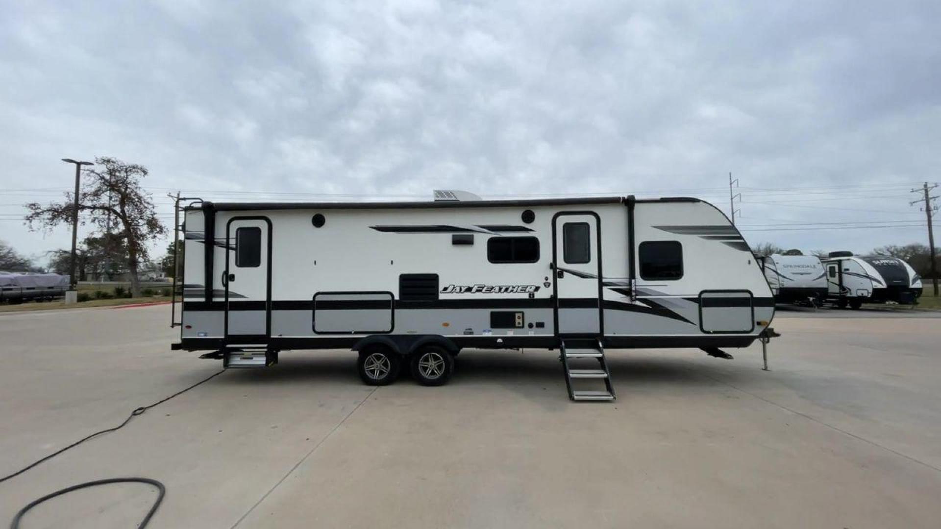 2022 JAYCO JAY FLIGHT 27BHB (1UJBJ0BR1N1) , located at 4319 N Main Street, Cleburne, TX, 76033, (817) 221-0660, 32.435829, -97.384178 - Photo#2