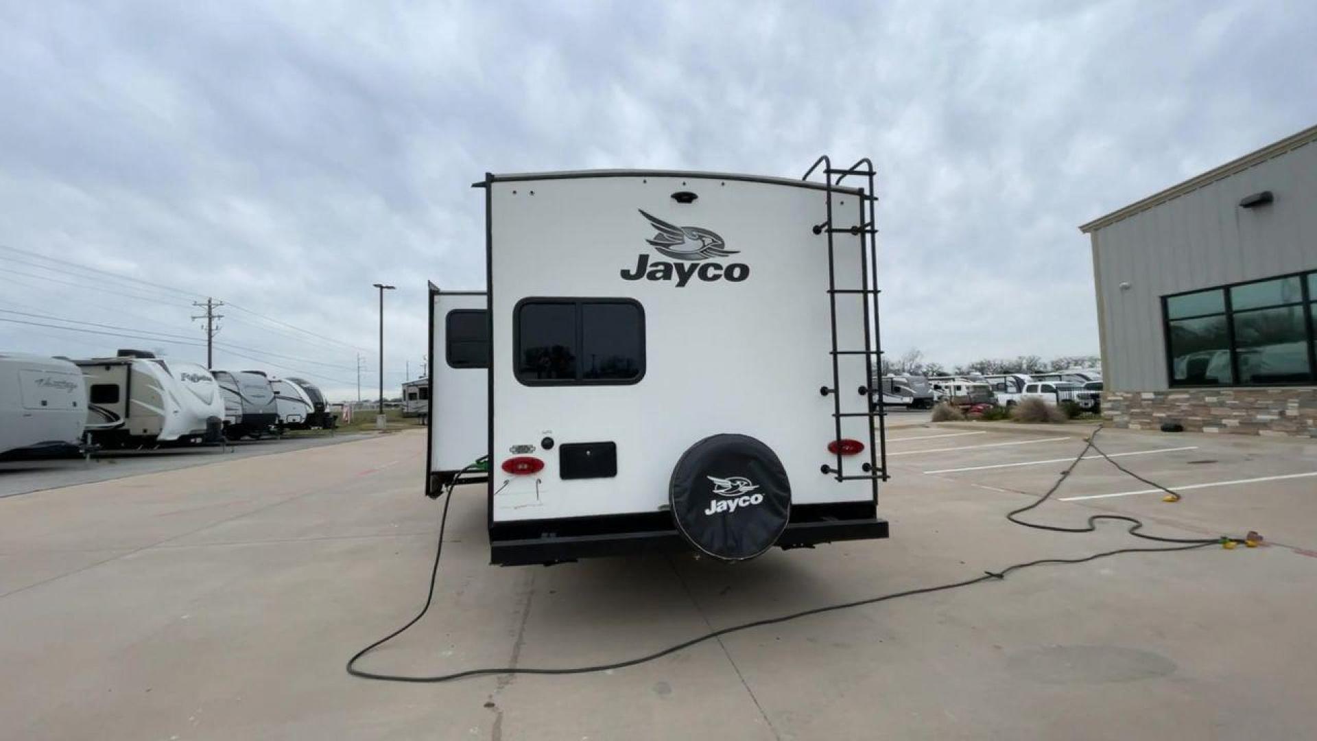 2022 JAYCO JAY FLIGHT 27BHB (1UJBJ0BR1N1) , located at 4319 N Main Street, Cleburne, TX, 76033, (817) 221-0660, 32.435829, -97.384178 - Photo#8