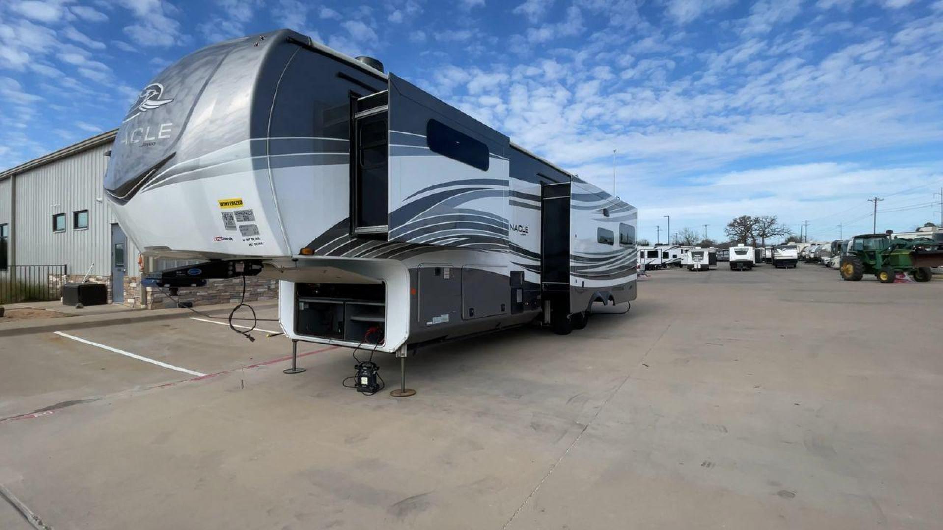 2022 JAYCO PINNACLE 36KPTS (1UJCJ0BV4N1) , Length: 41.1 ft. | Dry Weight: 13,540 lbs. | Gross Weight: 16,500 lbs. | Slides: 3 transmission, located at 4319 N Main Street, Cleburne, TX, 76033, (817) 221-0660, 32.435829, -97.384178 - The 2022 Jayco Pinnacle 36KPTS is a luxurious fifth wheel designed for those who seek premium comfort and modern amenities on the road. With its spacious interior, high-end finishes, and thoughtful layout, this model is perfect for full-time RV living or extended adventures. Measuring 41.1 ft. in le - Photo#5