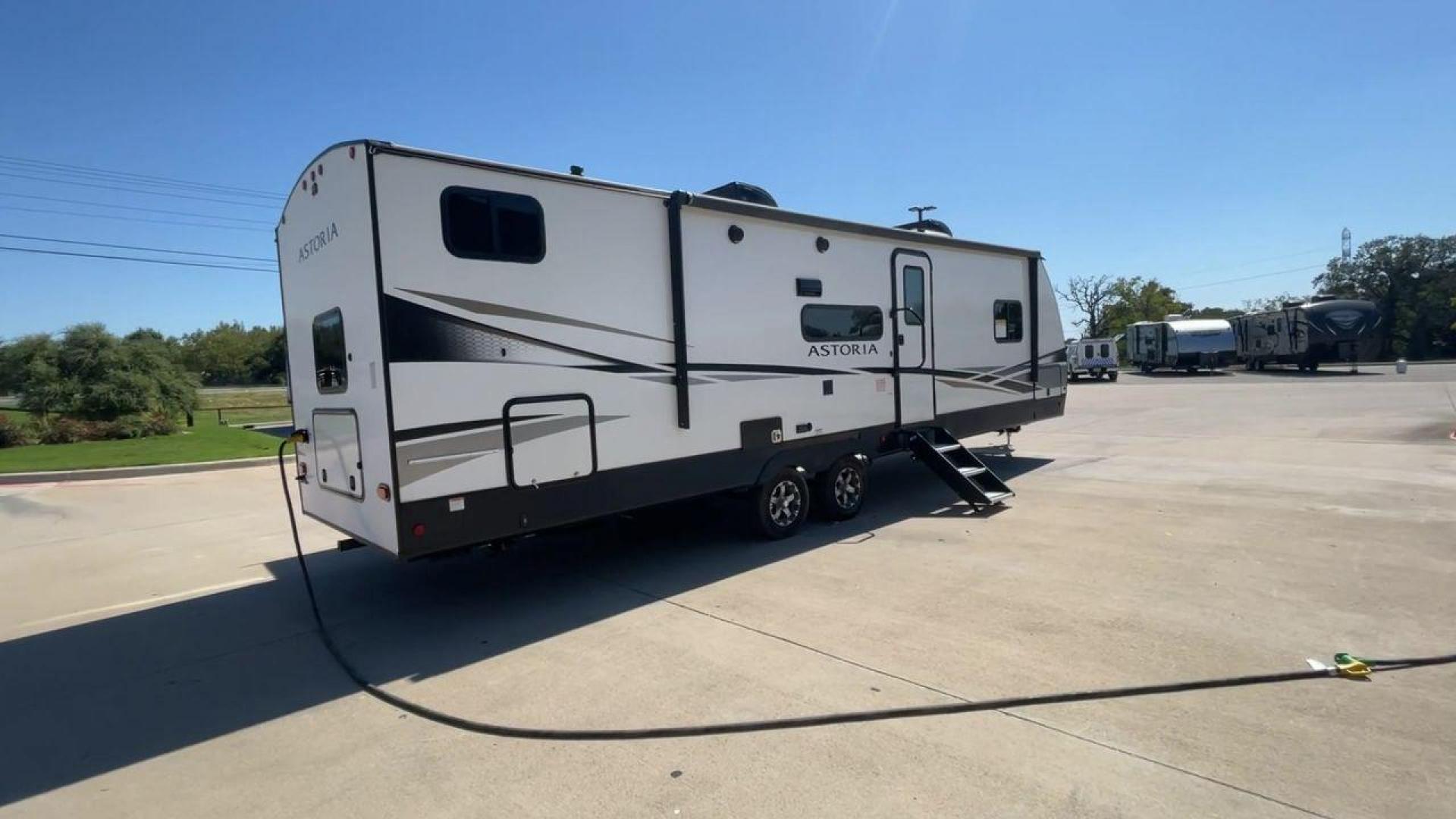 2022 KEYSTONE ASTORIA 2903BH (4YDTAAN25NM) , Length: 33.75 ft. | Dry Weight: 6,806 lbs. | Slides: 1 transmission, located at 4319 N Main Street, Cleburne, TX, 76033, (817) 221-0660, 32.435829, -97.384178 - The 2022 Keystone Astoria 2903BH is designed for comfort and functionality. With an overall length of 33.75 feet and a dry weight of 6,806 pounds, it is both spacious and lightweight. This trailer is equipped with one slide-out, offering ample room for living and sleeping spaces. The exterior featur - Photo#1