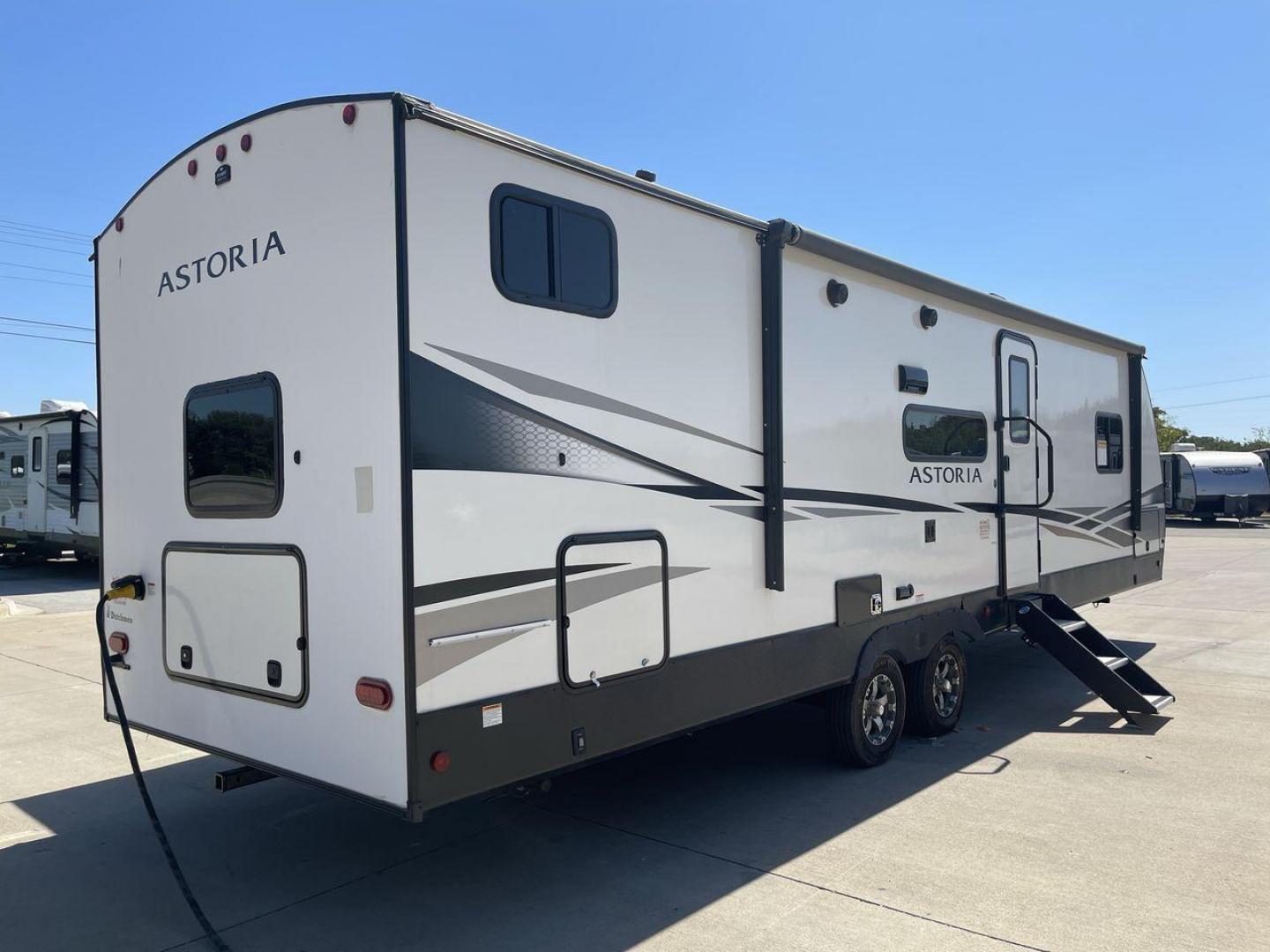 2022 KEYSTONE ASTORIA 2903BH (4YDTAAN25NM) , Length: 33.75 ft. | Dry Weight: 6,806 lbs. | Slides: 1 transmission, located at 4319 N Main Street, Cleburne, TX, 76033, (817) 221-0660, 32.435829, -97.384178 - The 2022 Keystone Astoria 2903BH is designed for comfort and functionality. With an overall length of 33.75 feet and a dry weight of 6,806 pounds, it is both spacious and lightweight. This trailer is equipped with one slide-out, offering ample room for living and sleeping spaces. The exterior featur - Photo#25