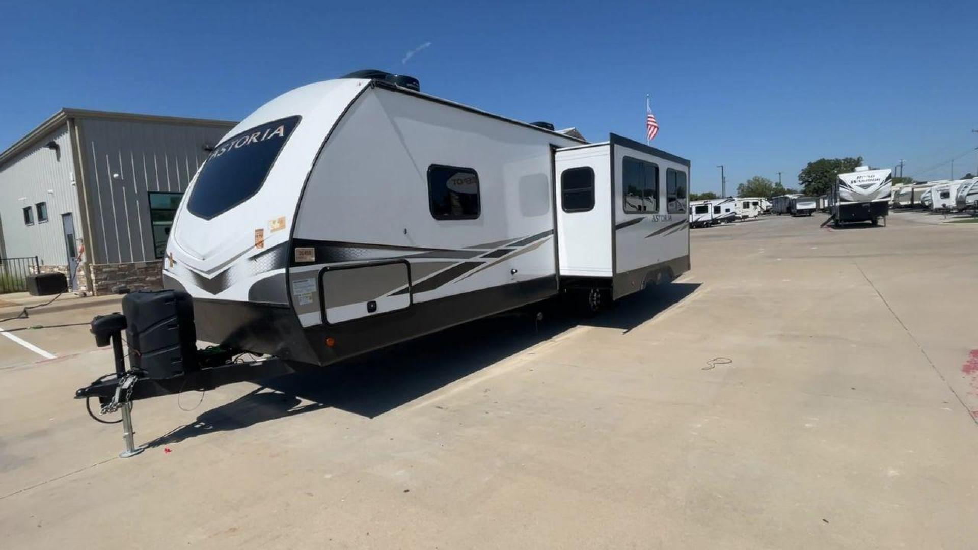 2022 KEYSTONE ASTORIA 2903BH (4YDTAAN25NM) , Length: 33.75 ft. | Dry Weight: 6,806 lbs. | Slides: 1 transmission, located at 4319 N Main Street, Cleburne, TX, 76033, (817) 221-0660, 32.435829, -97.384178 - The 2022 Keystone Astoria 2903BH is designed for comfort and functionality. With an overall length of 33.75 feet and a dry weight of 6,806 pounds, it is both spacious and lightweight. This trailer is equipped with one slide-out, offering ample room for living and sleeping spaces. The exterior featur - Photo#5