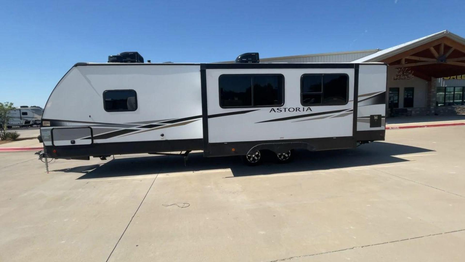 2022 KEYSTONE ASTORIA 2903BH (4YDTAAN25NM) , Length: 33.75 ft. | Dry Weight: 6,806 lbs. | Slides: 1 transmission, located at 4319 N Main Street, Cleburne, TX, 76033, (817) 221-0660, 32.435829, -97.384178 - The 2022 Keystone Astoria 2903BH is designed for comfort and functionality. With an overall length of 33.75 feet and a dry weight of 6,806 pounds, it is both spacious and lightweight. This trailer is equipped with one slide-out, offering ample room for living and sleeping spaces. The exterior featur - Photo#6