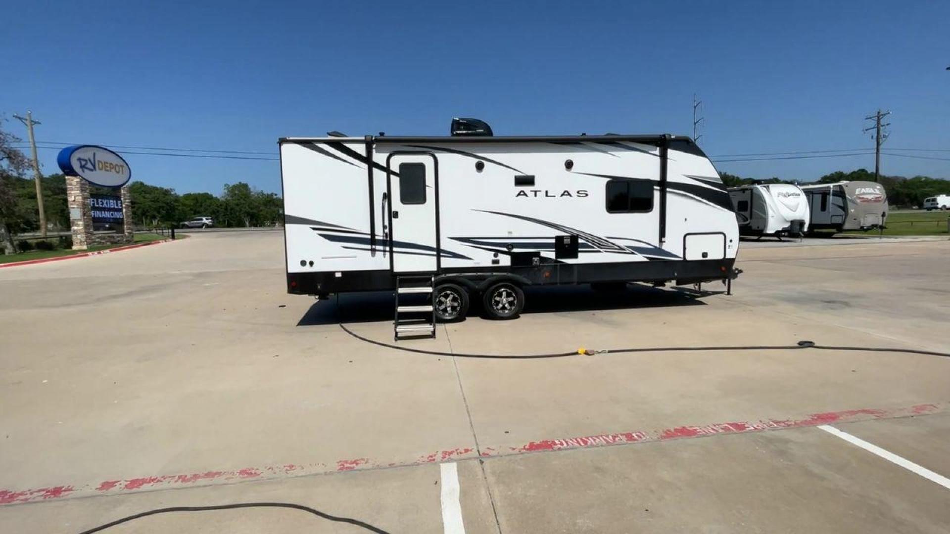 2022 KEYSTONE ATLAS 2202RB (4YDTASK2XNM) , located at 4319 N Main Street, Cleburne, TX, 76033, (817) 221-0660, 32.435829, -97.384178 - Photo#2