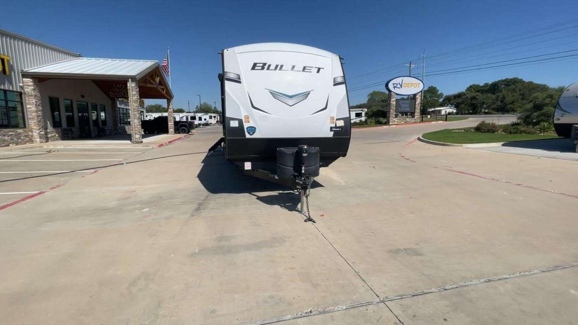 2022 KEYSTONE BULLET 331BHS (4YDTBLR2XNT) , Length: 37.5 ft. | Dry Weight: 6,898 lbs. | Gross Weight: 9,200 lbs. | Slides: 2 transmission, located at 4319 N Main Street, Cleburne, TX, 76033, (817) 221-0660, 32.435829, -97.384178 - Measuring at an impressive length of 37.5 feet, the Bullet 331BHS provides ample space for relaxation and entertainment. Despite its generous size, it maintains a manageable dry weight of 6,898 lbs., making it towable by a wide range of vehicles. With a gross weight of 9,200 lbs. and two slide-outs, - Photo#4