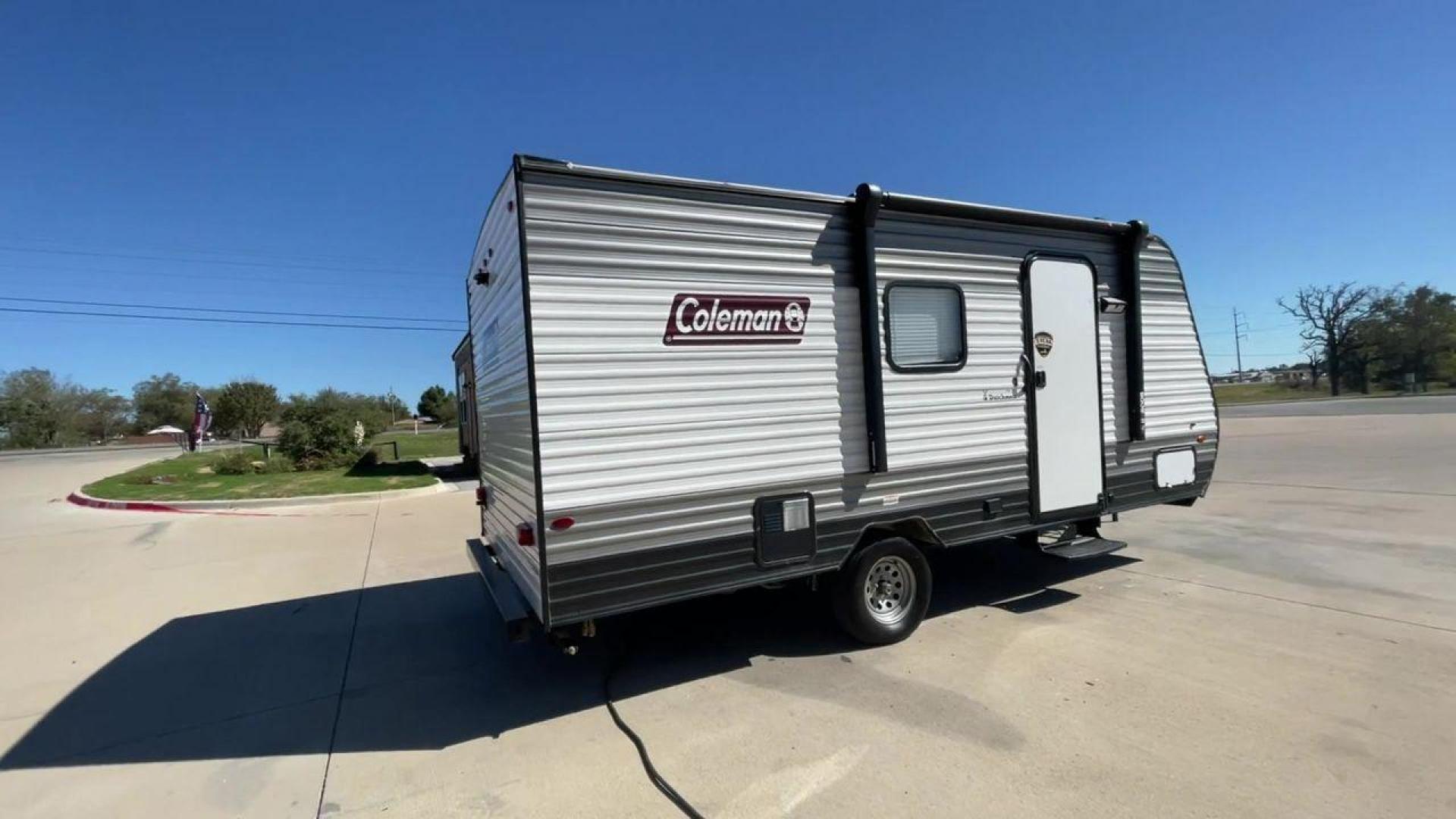 2022 KEYSTONE COLEMAN 17BH (4YDTCMG19NJ) , Length: 21.42 ft | Dry Weight: 2,986 lbs. | Slides: 0 transmission, located at 4319 N Main Street, Cleburne, TX, 76033, (817) 221-0660, 32.435829, -97.384178 - The 2022 Dutchmen Coleman 17BH travel trailer offers the ideal balance of comfort and convenience. Designed to accommodate the entire family, this tiny yet large trailer includes a queen bed and bunk beds in the back, ensuring that everyone has their own cozy spot to rest after a day of activity. Th - Photo#1