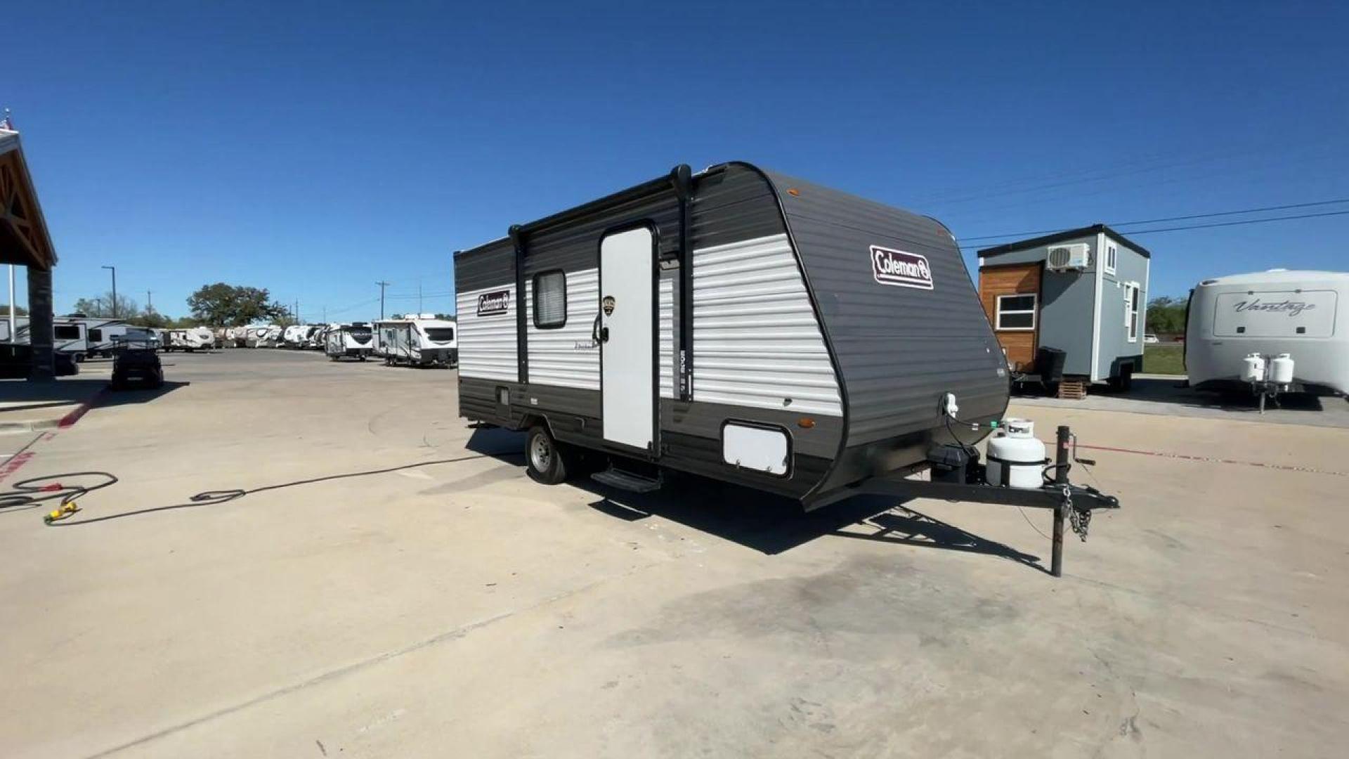 2022 KEYSTONE COLEMAN 17BH (4YDTCMG19NJ) , Length: 21.42 ft | Dry Weight: 2,986 lbs. | Slides: 0 transmission, located at 4319 N Main Street, Cleburne, TX, 76033, (817) 221-0660, 32.435829, -97.384178 - The 2022 Dutchmen Coleman 17BH travel trailer offers the ideal balance of comfort and convenience. Designed to accommodate the entire family, this tiny yet large trailer includes a queen bed and bunk beds in the back, ensuring that everyone has their own cozy spot to rest after a day of activity. Th - Photo#3