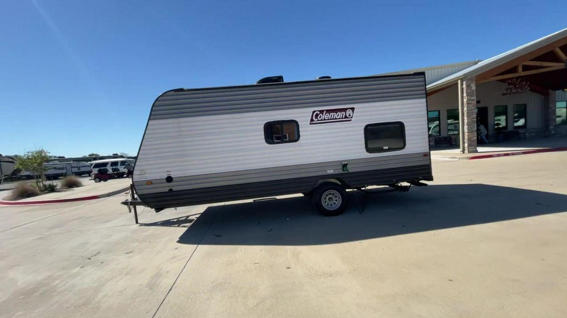 2022 KEYSTONE COLEMAN 17BH (4YDTCMG19NJ) , Length: 21.42 ft | Dry Weight: 2,986 lbs. | Slides: 0 transmission, located at 4319 N Main Street, Cleburne, TX, 76033, (817) 221-0660, 32.435829, -97.384178 - The 2022 Dutchmen Coleman 17BH travel trailer offers the ideal balance of comfort and convenience. Designed to accommodate the entire family, this tiny yet large trailer includes a queen bed and bunk beds in the back, ensuring that everyone has their own cozy spot to rest after a day of activity. Th - Photo#6