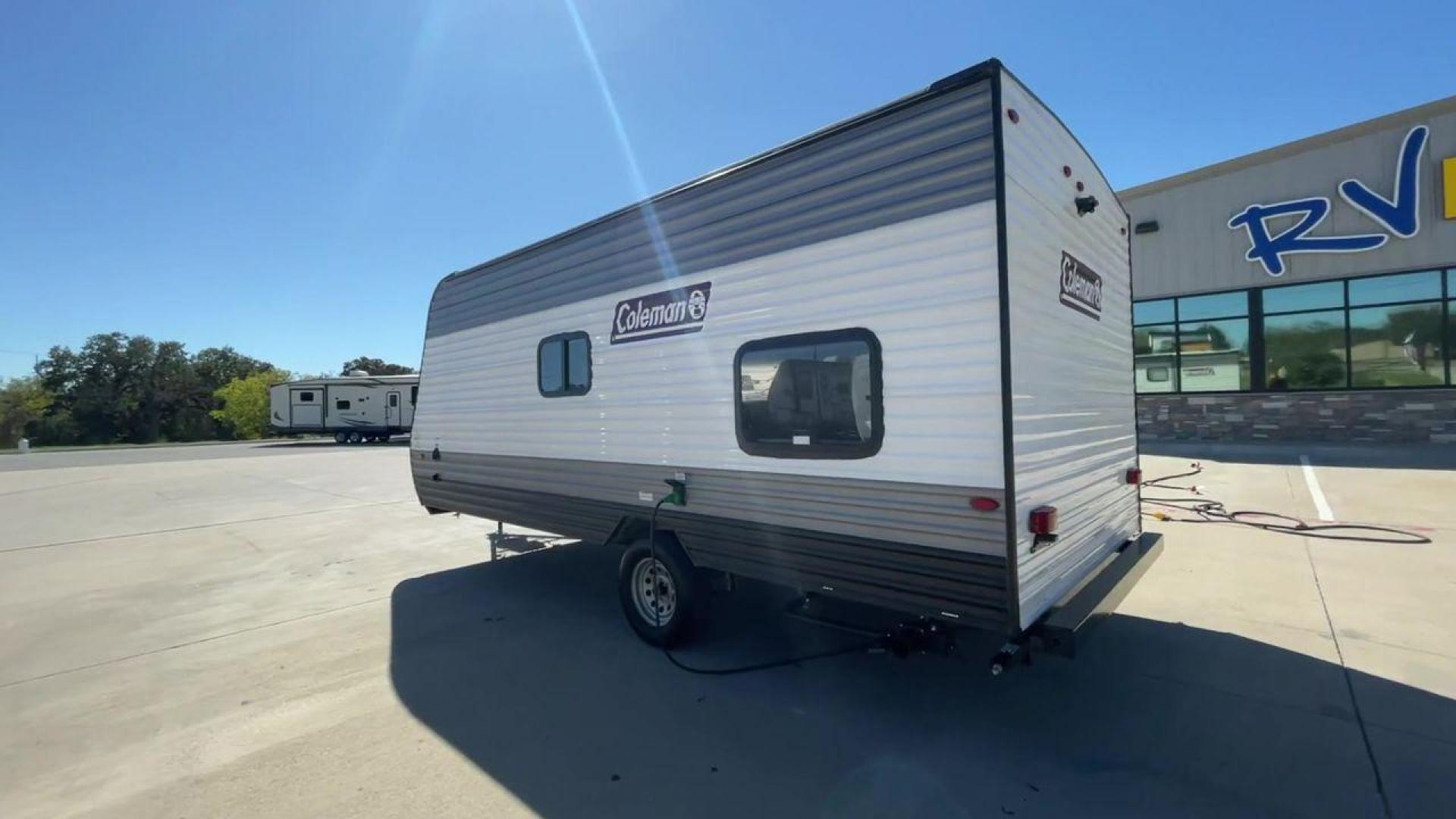 2022 KEYSTONE COLEMAN 17BH (4YDTCMG19NJ) , Length: 21.42 ft | Dry Weight: 2,986 lbs. | Slides: 0 transmission, located at 4319 N Main Street, Cleburne, TX, 76033, (817) 221-0660, 32.435829, -97.384178 - The 2022 Dutchmen Coleman 17BH travel trailer offers the ideal balance of comfort and convenience. Designed to accommodate the entire family, this tiny yet large trailer includes a queen bed and bunk beds in the back, ensuring that everyone has their own cozy spot to rest after a day of activity. Th - Photo#7