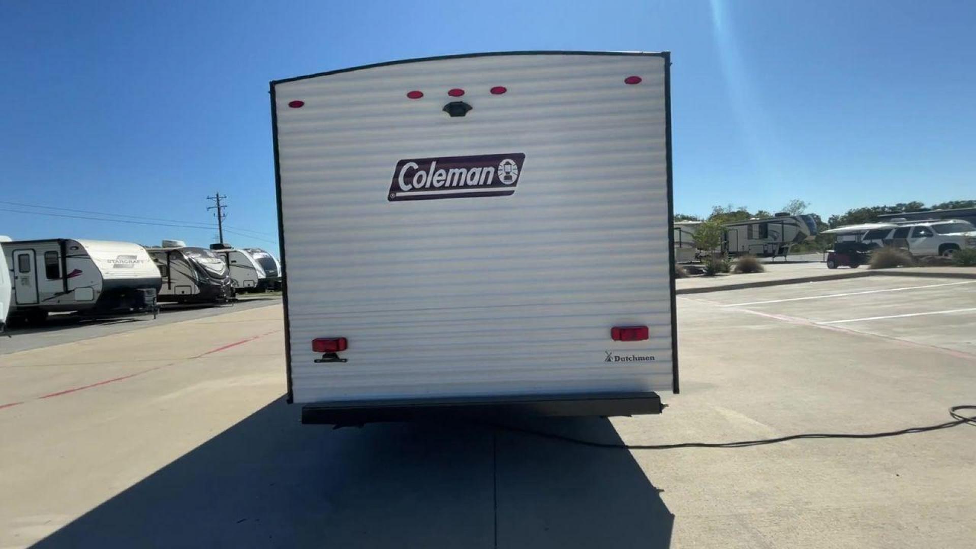 2022 KEYSTONE COLEMAN 17BH (4YDTCMG19NJ) , Length: 21.42 ft | Dry Weight: 2,986 lbs. | Slides: 0 transmission, located at 4319 N Main Street, Cleburne, TX, 76033, (817) 221-0660, 32.435829, -97.384178 - The 2022 Dutchmen Coleman 17BH travel trailer offers the ideal balance of comfort and convenience. Designed to accommodate the entire family, this tiny yet large trailer includes a queen bed and bunk beds in the back, ensuring that everyone has their own cozy spot to rest after a day of activity. Th - Photo#8