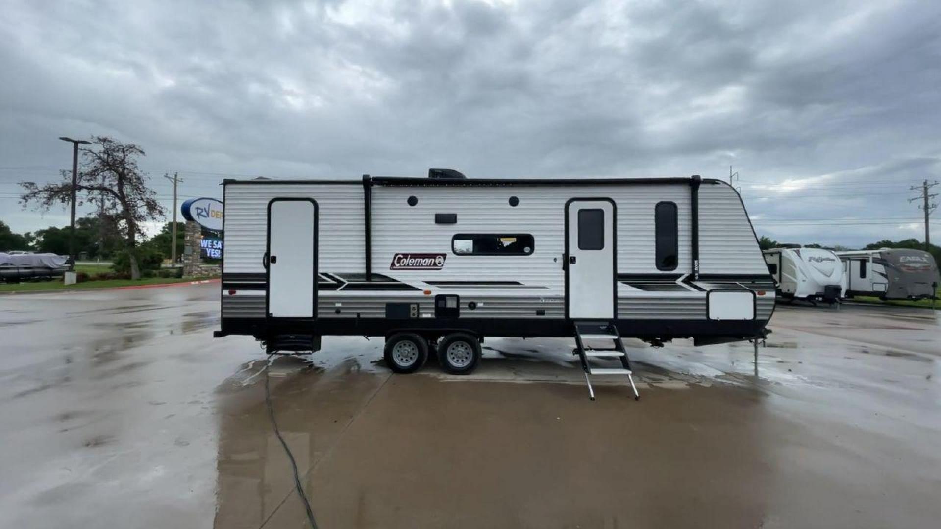 2022 KEYSTONE COLEMAN 263BH (4YDTCMM26NH) , Length: 30.58 ft. | Dry Weight: 6,084 lbs. | Slides: 1 transmission, located at 4319 N Main Street, Cleburne, TX, 76033, (817) 221-0660, 32.435829, -97.384178 - The 2022 Keystone Coleman 363BH is a versatile and family-friendly travel trailer. With a length of 30.58 feet and a dry weight of just 6,084 pounds, this trailer is designed to provide a spacious and comfortable living experience while remaining easy to tow. Perfect for families or groups looking f - Photo#2