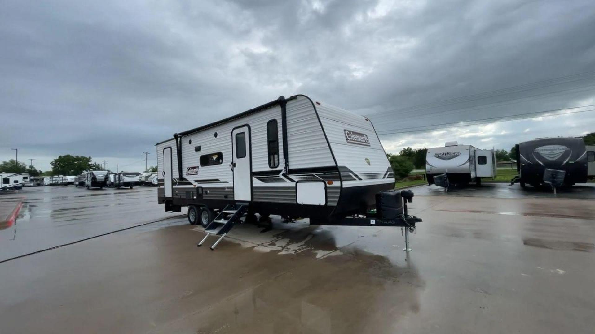 2022 KEYSTONE COLEMAN 263BH (4YDTCMM26NH) , Length: 30.58 ft. | Dry Weight: 6,084 lbs. | Slides: 1 transmission, located at 4319 N Main Street, Cleburne, TX, 76033, (817) 221-0660, 32.435829, -97.384178 - The 2022 Keystone Coleman 363BH is a versatile and family-friendly travel trailer. With a length of 30.58 feet and a dry weight of just 6,084 pounds, this trailer is designed to provide a spacious and comfortable living experience while remaining easy to tow. Perfect for families or groups looking f - Photo#3