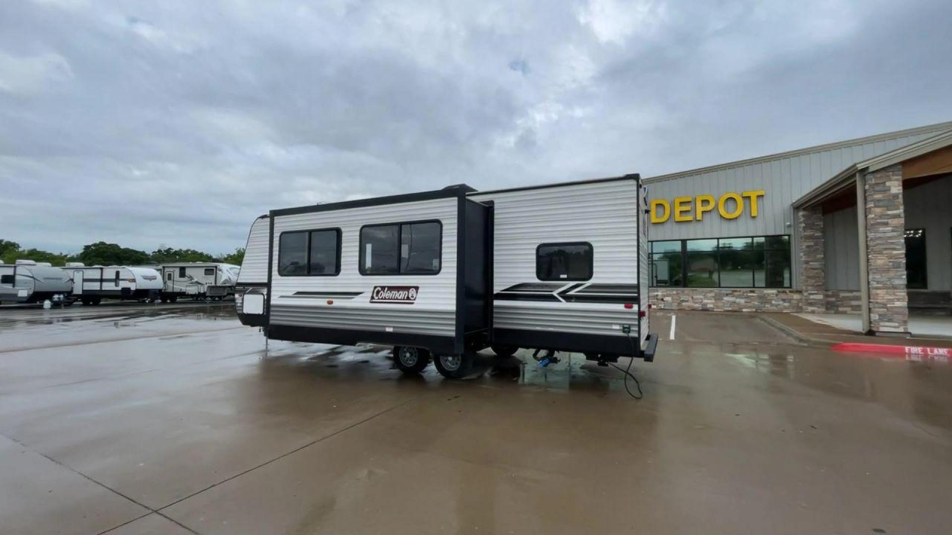 2022 KEYSTONE COLEMAN 263BH (4YDTCMM26NH) , Length: 30.58 ft. | Dry Weight: 6,084 lbs. | Slides: 1 transmission, located at 4319 N Main Street, Cleburne, TX, 76033, (817) 221-0660, 32.435829, -97.384178 - The 2022 Keystone Coleman 363BH is a versatile and family-friendly travel trailer. With a length of 30.58 feet and a dry weight of just 6,084 pounds, this trailer is designed to provide a spacious and comfortable living experience while remaining easy to tow. Perfect for families or groups looking f - Photo#7