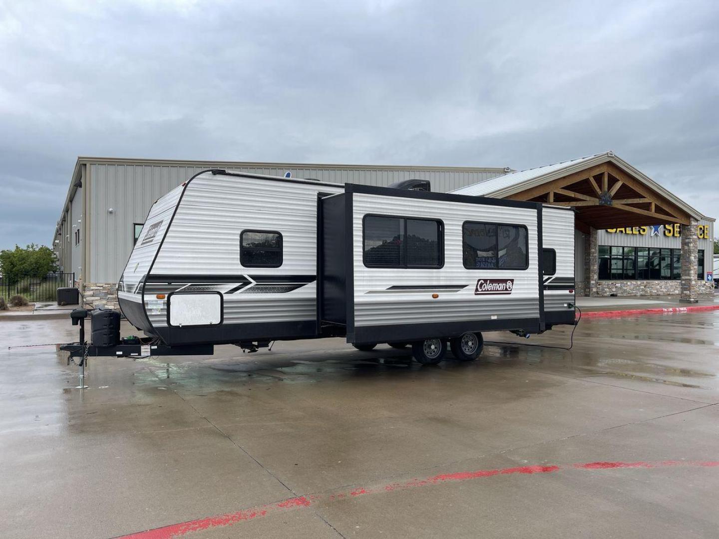 2022 KEYSTONE COLEMAN 263BH (4YDTCMM26NH) , Length: 30.58 ft. | Dry Weight: 6,084 lbs. | Slides: 1 transmission, located at 4319 N Main Street, Cleburne, TX, 76033, (817) 221-0660, 32.435829, -97.384178 - The 2022 Keystone Coleman 363BH is a versatile and family-friendly travel trailer. With a length of 30.58 feet and a dry weight of just 6,084 pounds, this trailer is designed to provide a spacious and comfortable living experience while remaining easy to tow. Perfect for families or groups looking f - Photo#24