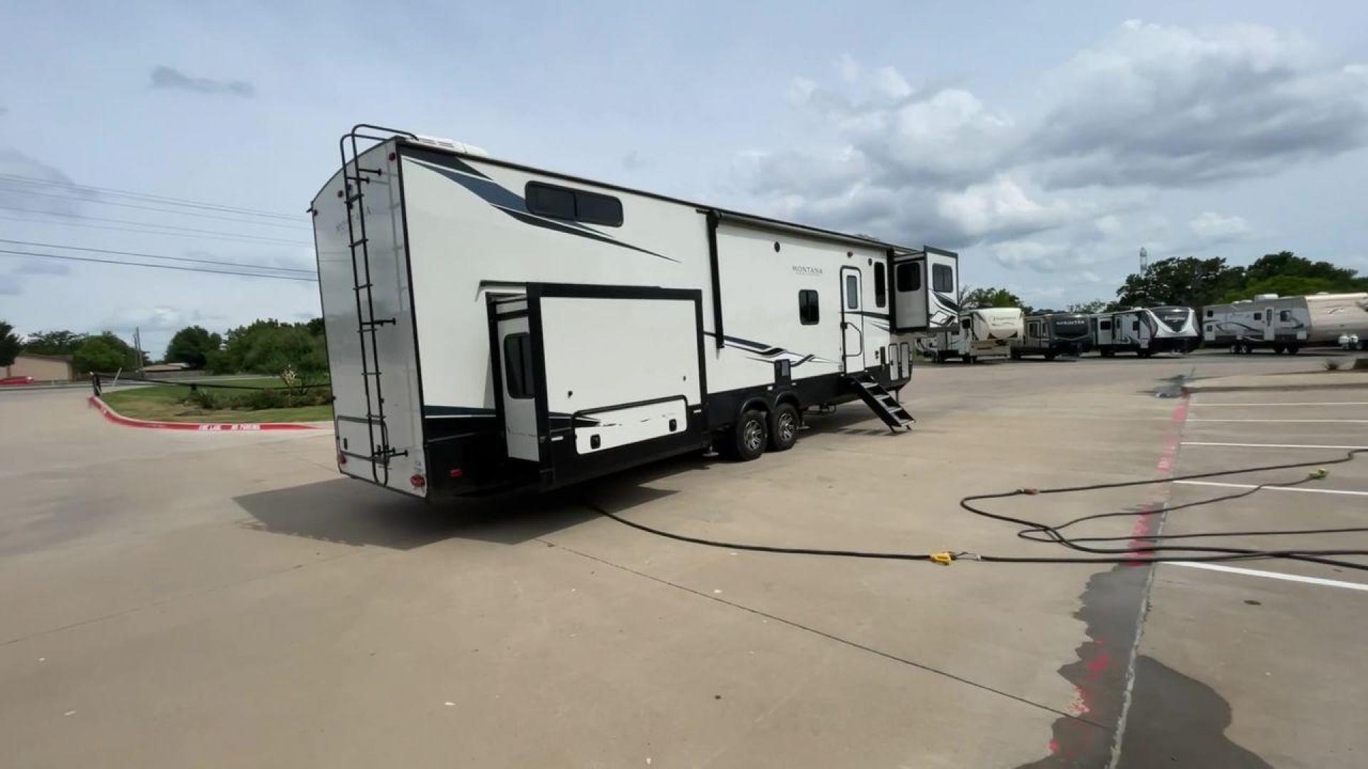 2022 KEYSTONE MONTANA 377FL (4YDFHMU26NA) , located at 4319 N Main Street, Cleburne, TX, 76033, (817) 221-0660, 32.435829, -97.384178 - Photo#1