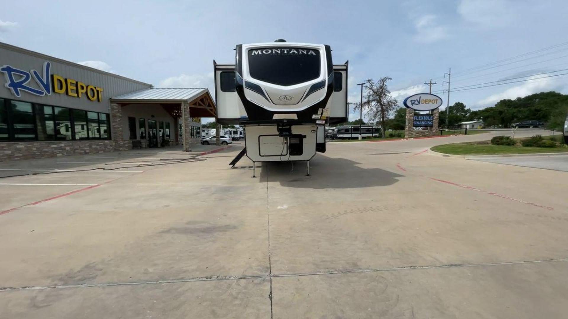 2022 KEYSTONE MONTANA 377FL (4YDFHMU26NA) , located at 4319 N Main Street, Cleburne, TX, 76033, (817) 221-0660, 32.435829, -97.384178 - Photo#4