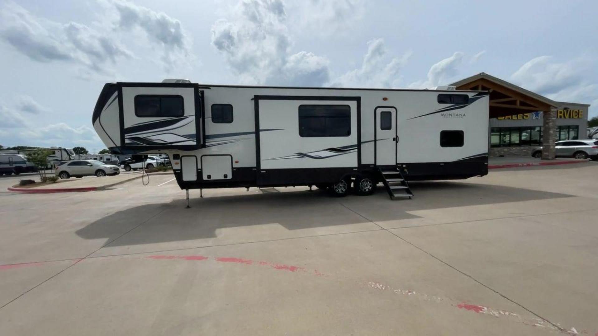 2022 KEYSTONE MONTANA 377FL (4YDFHMU26NA) , located at 4319 N Main Street, Cleburne, TX, 76033, (817) 221-0660, 32.435829, -97.384178 - Photo#6