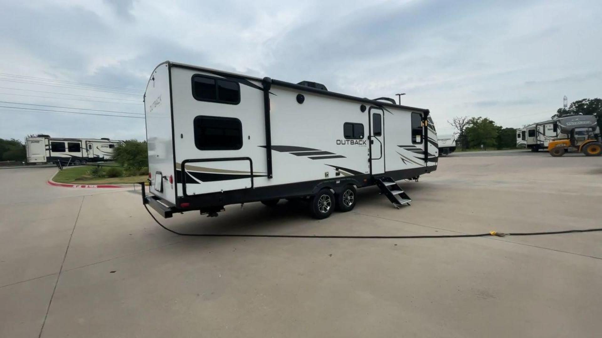 2022 KEYSTONE OUTBACK 291UBH (4YDT0BN20NB) , Length: 33.67 ft. | Dry Weight: 6,869 lbs. | Gross Weight: 8,209 lbs.8,209 lbs. | Slides: 1 transmission, located at 4319 N Main Street, Cleburne, TX, 76033, (817) 221-0660, 32.435829, -97.384178 - Photo#1