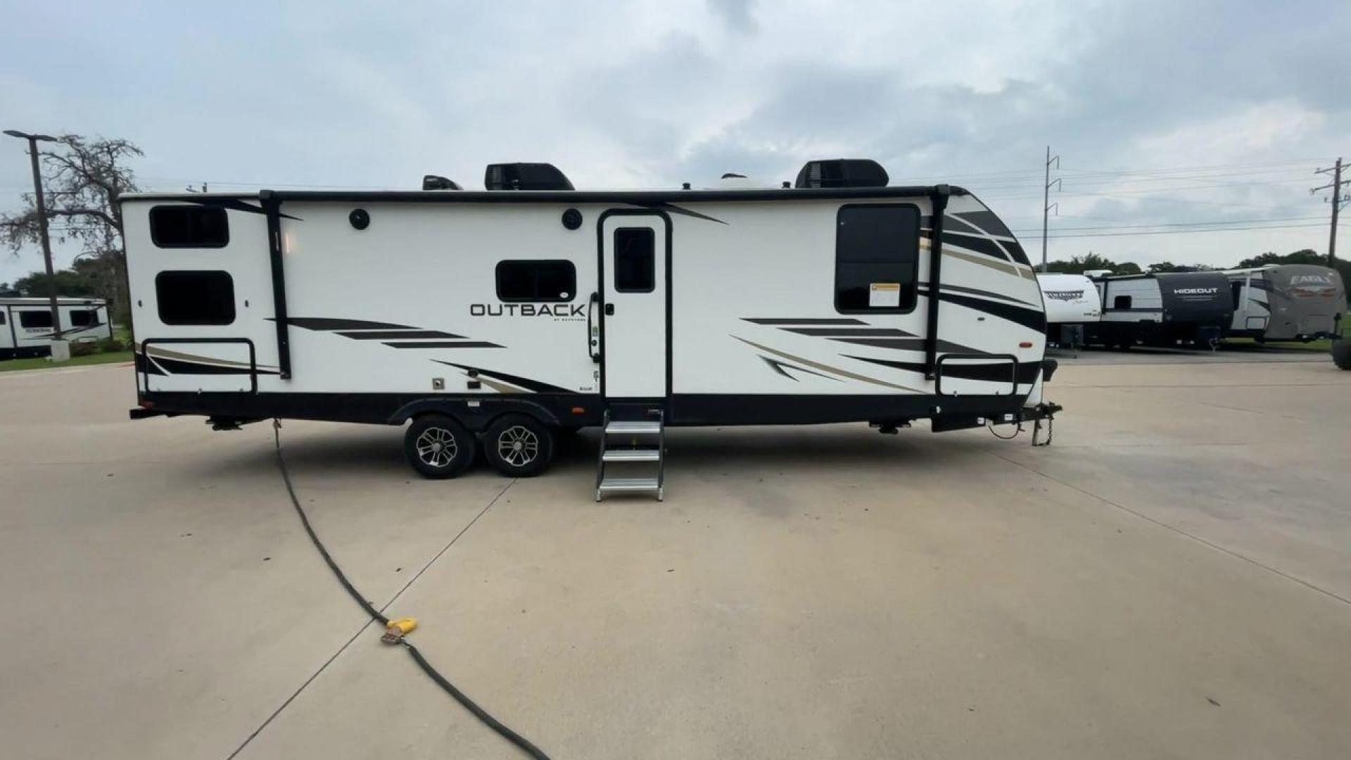 2022 KEYSTONE OUTBACK 291UBH (4YDT0BN20NB) , Length: 33.67 ft. | Dry Weight: 6,869 lbs. | Gross Weight: 8,209 lbs.8,209 lbs. | Slides: 1 transmission, located at 4319 N Main Street, Cleburne, TX, 76033, (817) 221-0660, 32.435829, -97.384178 - Photo#2