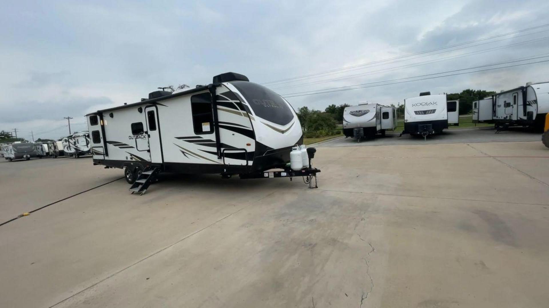 2022 KEYSTONE OUTBACK 291UBH (4YDT0BN20NB) , Length: 33.67 ft. | Dry Weight: 6,869 lbs. | Gross Weight: 8,209 lbs.8,209 lbs. | Slides: 1 transmission, located at 4319 N Main Street, Cleburne, TX, 76033, (817) 221-0660, 32.435829, -97.384178 - Photo#3