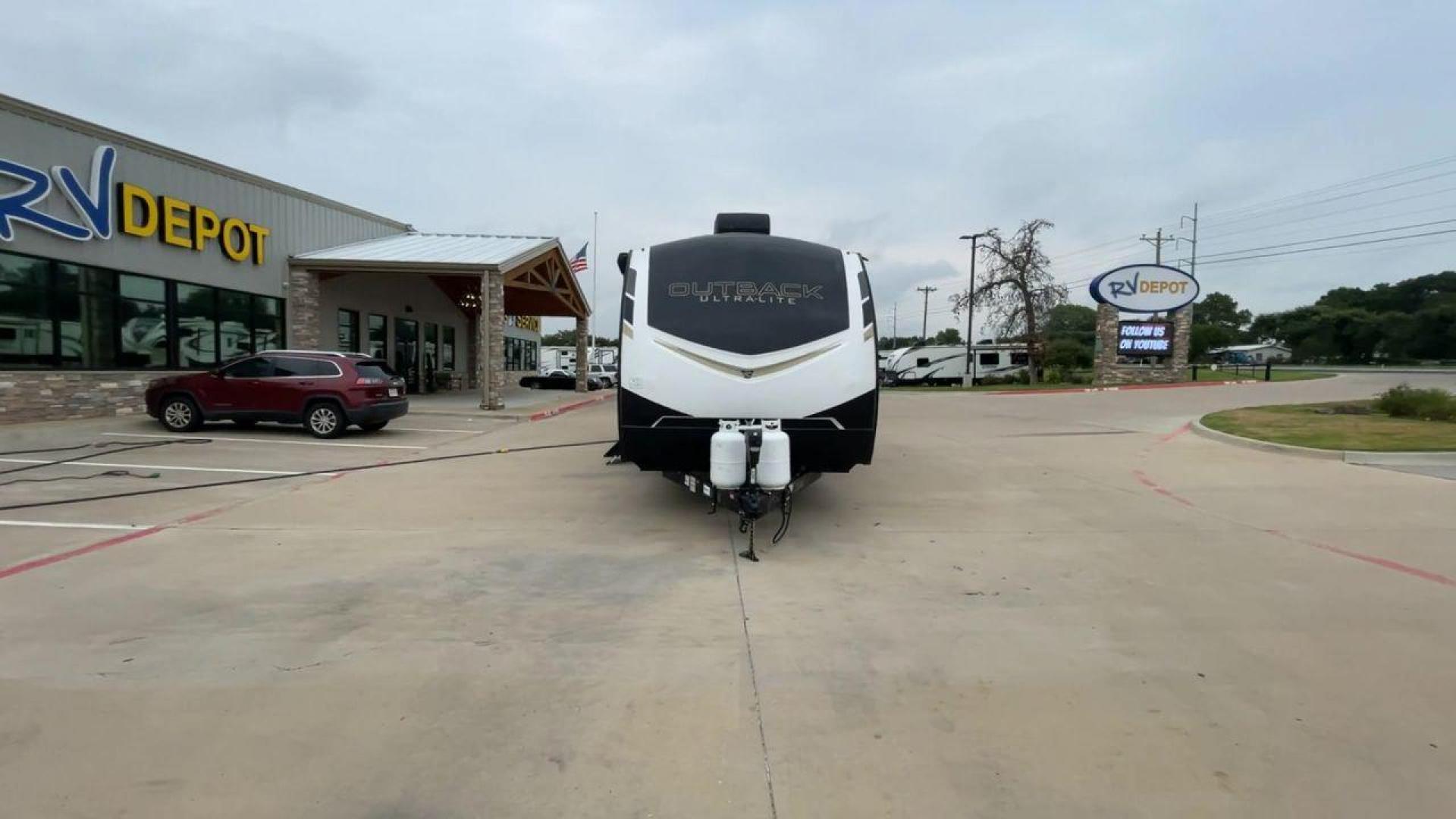 2022 KEYSTONE OUTBACK 291UBH (4YDT0BN20NB) , Length: 33.67 ft. | Dry Weight: 6,869 lbs. | Gross Weight: 8,209 lbs.8,209 lbs. | Slides: 1 transmission, located at 4319 N Main Street, Cleburne, TX, 76033, (817) 221-0660, 32.435829, -97.384178 - Photo#4