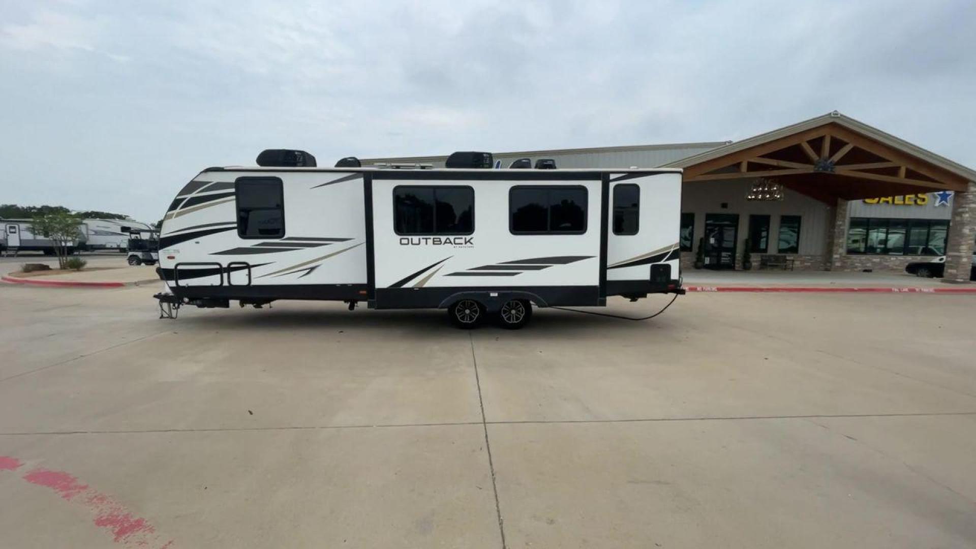 2022 KEYSTONE OUTBACK 291UBH (4YDT0BN20NB) , Length: 33.67 ft. | Dry Weight: 6,869 lbs. | Gross Weight: 8,209 lbs.8,209 lbs. | Slides: 1 transmission, located at 4319 N Main Street, Cleburne, TX, 76033, (817) 221-0660, 32.435829, -97.384178 - Photo#6