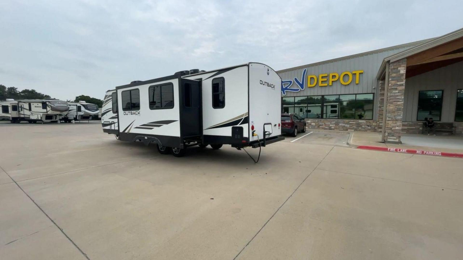 2022 KEYSTONE OUTBACK 291UBH (4YDT0BN20NB) , Length: 33.67 ft. | Dry Weight: 6,869 lbs. | Gross Weight: 8,209 lbs.8,209 lbs. | Slides: 1 transmission, located at 4319 N Main Street, Cleburne, TX, 76033, (817) 221-0660, 32.435829, -97.384178 - Photo#7