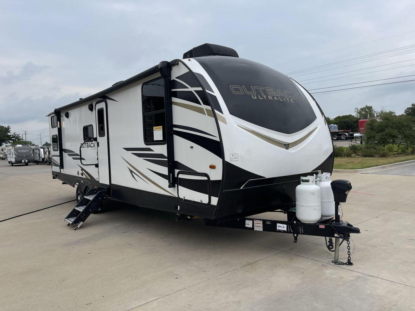 2022 KEYSTONE OUTBACK 291UBH (4YDT0BN20NB) , Length: 33.67 ft. | Dry Weight: 6,869 lbs. | Gross Weight: 8,209 lbs.8,209 lbs. | Slides: 1 transmission, located at 4319 N Main Street, Cleburne, TX, 76033, (817) 221-0660, 32.435829, -97.384178 - Photo#23