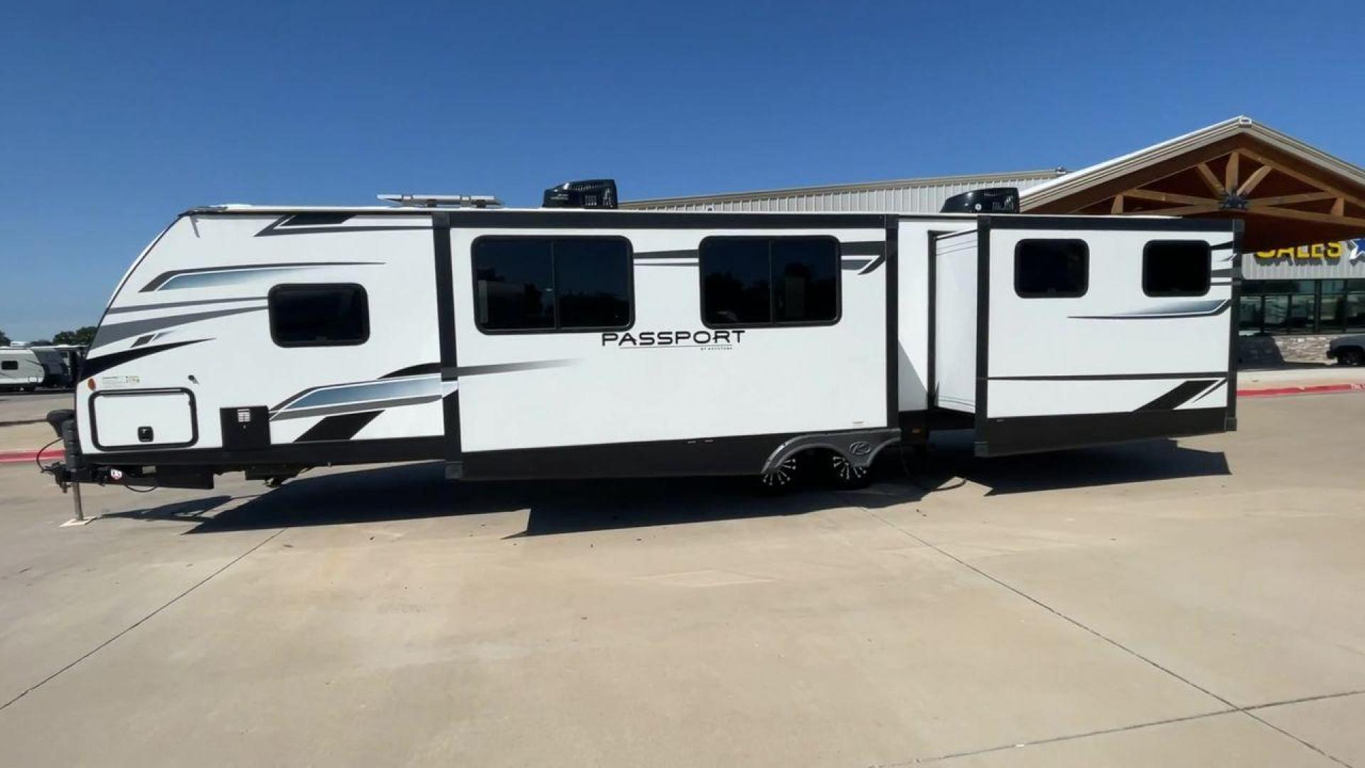 2022 KEYSTONE PASSPORT 3401QD (4YDTPPS27ND) , located at 4319 N Main Street, Cleburne, TX, 76033, (817) 221-0660, 32.435829, -97.384178 - Photo#6