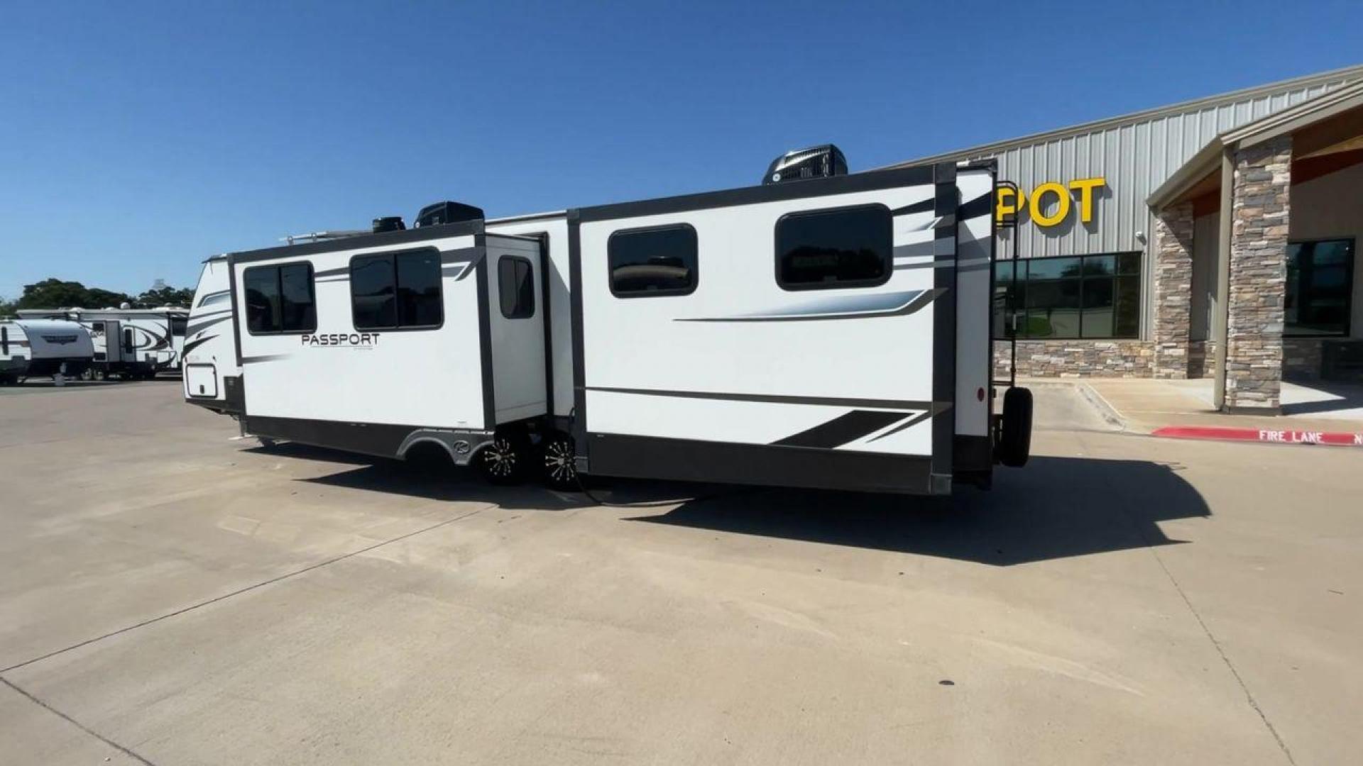 2022 KEYSTONE PASSPORT 3401QD (4YDTPPS27ND) , located at 4319 N Main Street, Cleburne, TX, 76033, (817) 221-0660, 32.435829, -97.384178 - Photo#7