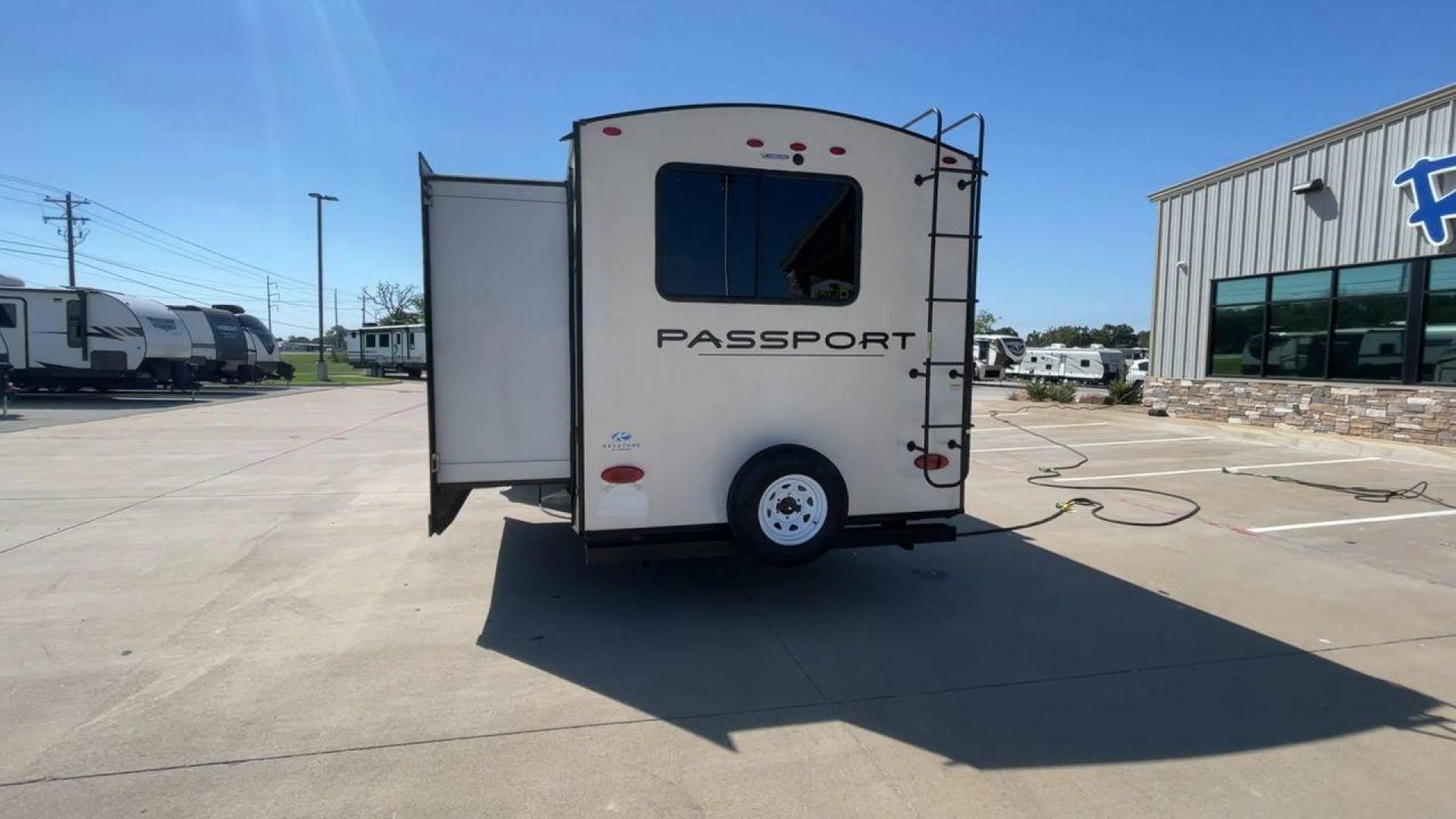 2022 KEYSTONE PASSPORT 3401QD (4YDTPPS27ND) , located at 4319 N Main Street, Cleburne, TX, 76033, (817) 221-0660, 32.435829, -97.384178 - Photo#8