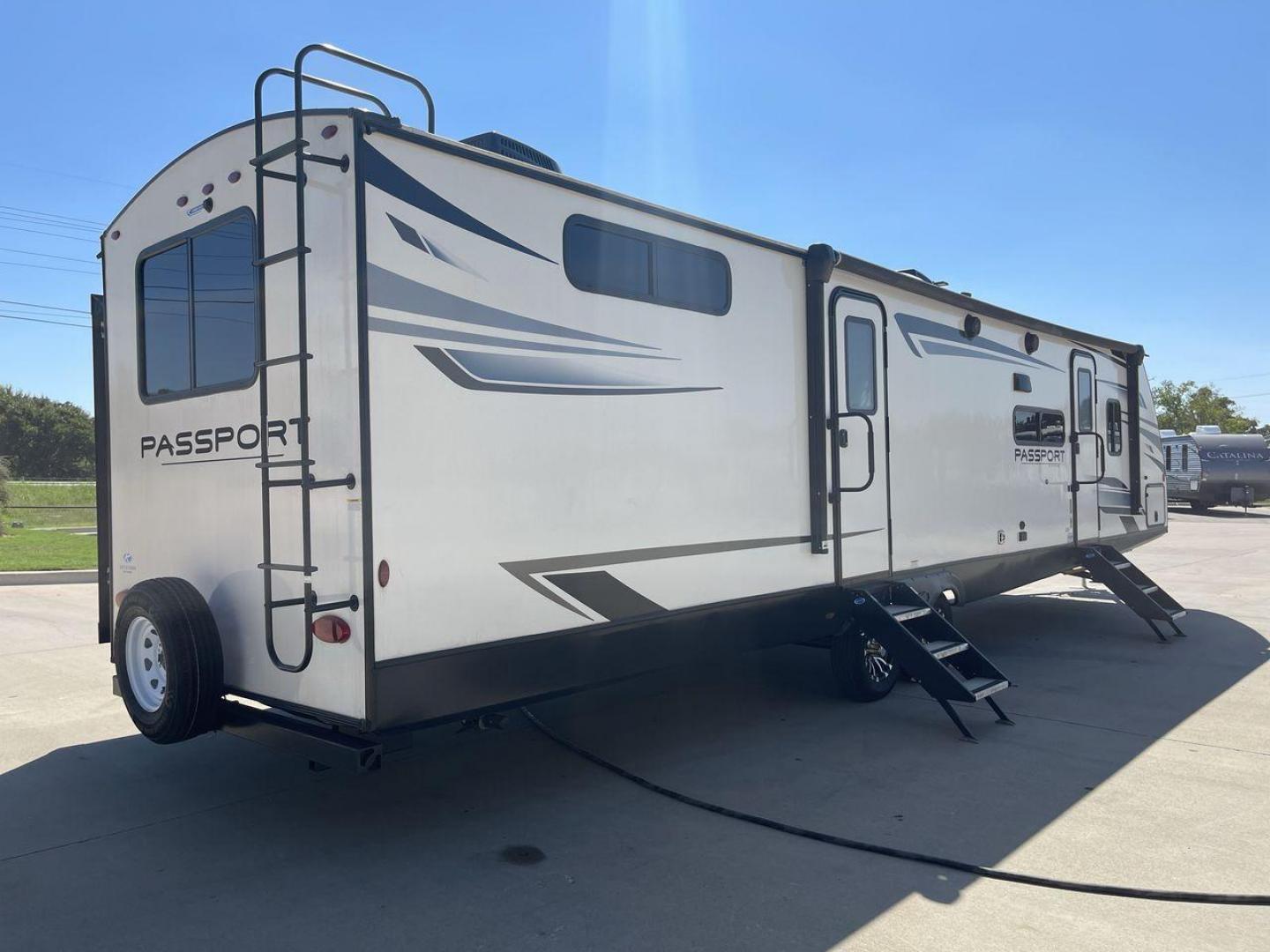 2022 KEYSTONE PASSPORT 3401QD (4YDTPPS27ND) , located at 4319 N Main Street, Cleburne, TX, 76033, (817) 221-0660, 32.435829, -97.384178 - Photo#25