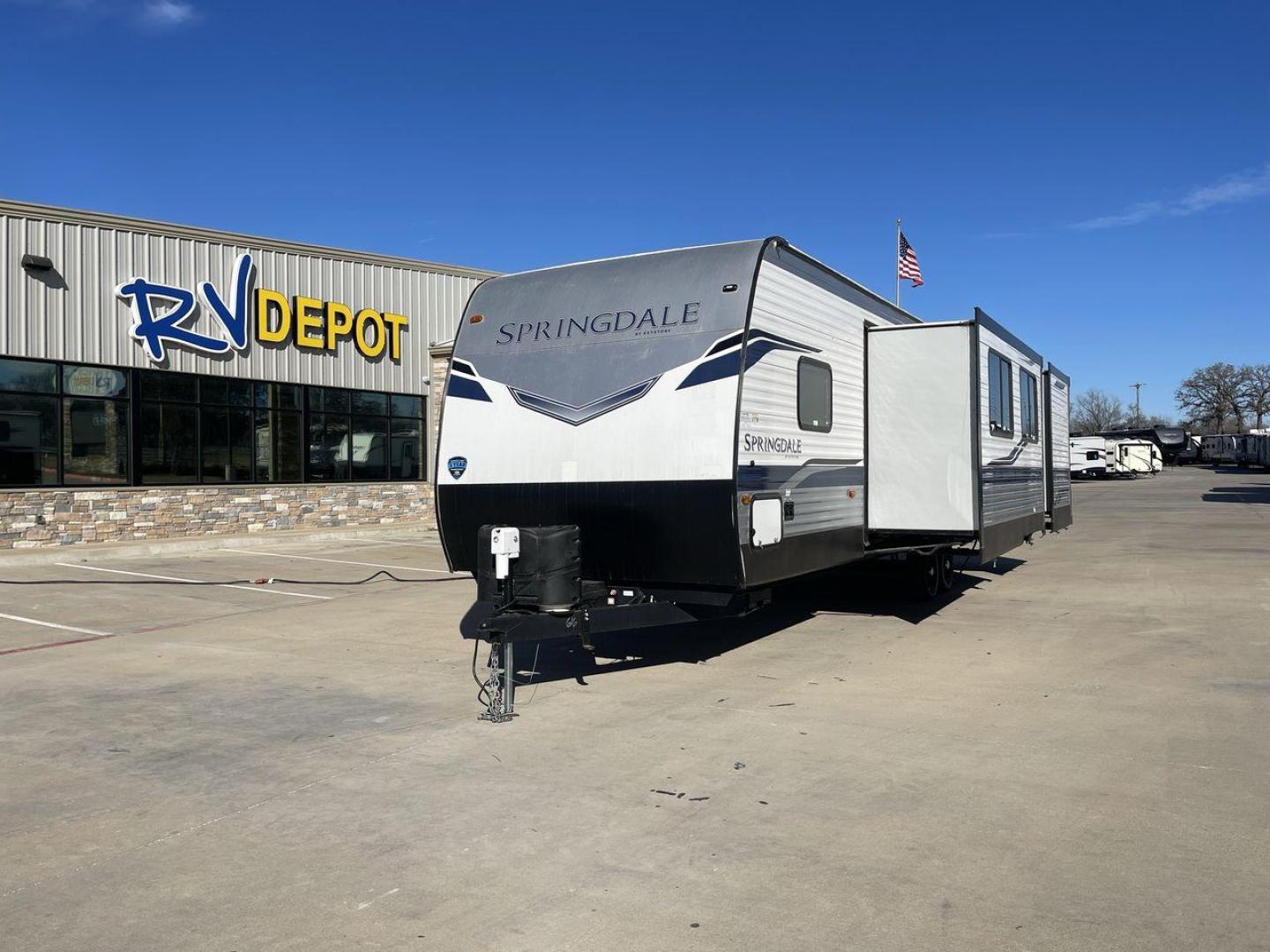 2022 KEYSTONE SPRINGDALE 303BH (4YDTSGP28N3) , Length: 35.08 ft. | Dry Weight: 7,839 lbs. | Gross Weight: 9,770 lbs. | Slides: 2 transmission, located at 4319 N Main Street, Cleburne, TX, 76033, (817) 221-0660, 32.435829, -97.384178 - Experience the ultimate in comfort and versatility with the 2022 Keystone Springdale 303BH. This meticulously crafted travel trailer is designed to enhance your camping adventures to the fullest. This model boasts an impressive length of 35 feet, offering a generously designed floor plan that is per - Photo#0