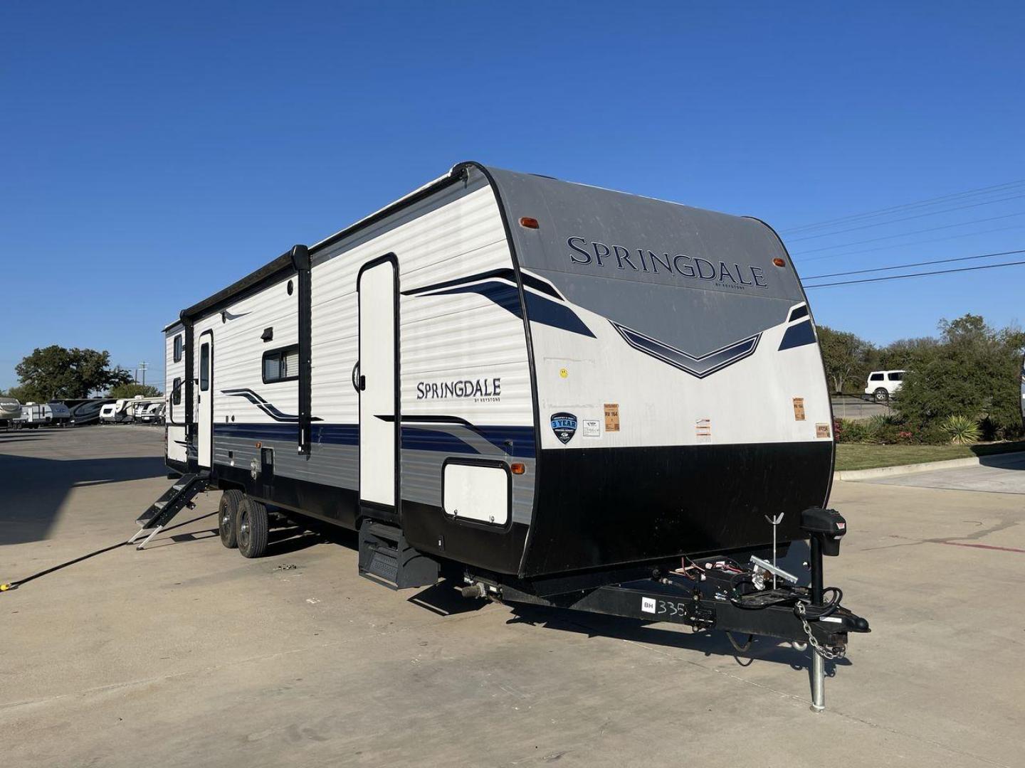 2022 KEYSTONE SPRINGDALE 335BH (4YDTSGR24N3) , Length: 37.75 ft. | Dry Weight: 8,069 lbs. | Gross Weight: 11,200 lbs. | Slides: 1 transmission, located at 4319 N Main Street, Cleburne, TX, 76033, (817) 221-0660, 32.435829, -97.384178 - The 2022 Keystone Springdale 335BH is a family-oriented travel trailer featuring a spacious bunkhouse, open living area, and outdoor kitchen, making it ideal for families or groups seeking comfort and convenience on the road. This unit measures 37.75 ft in length, 8 ft in width, and 10.92 ft in heig - Photo#22